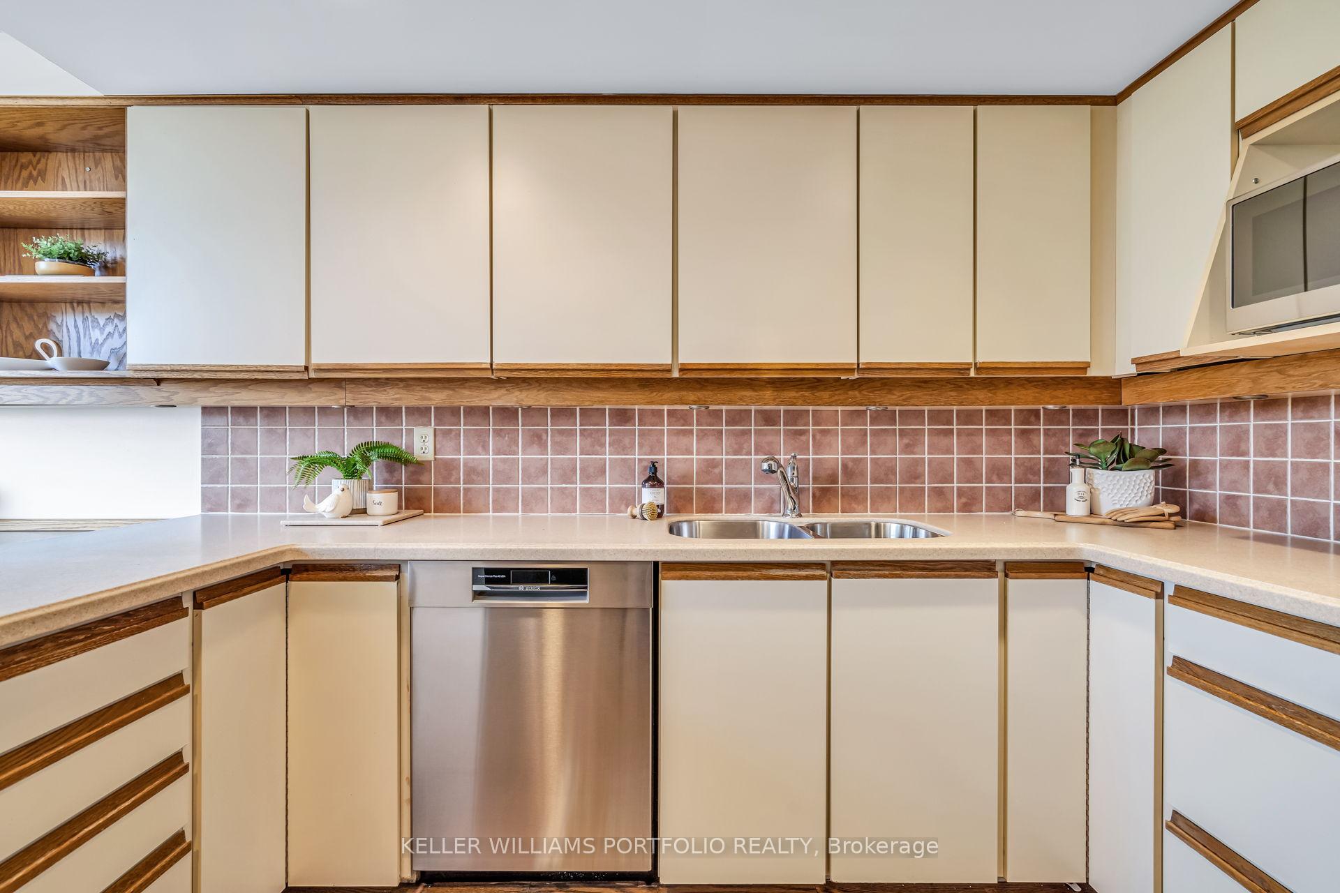 Photo 17 of Unit 708, 2900 Yonge Street, Toronto, Lawrence Park South — HOMEH