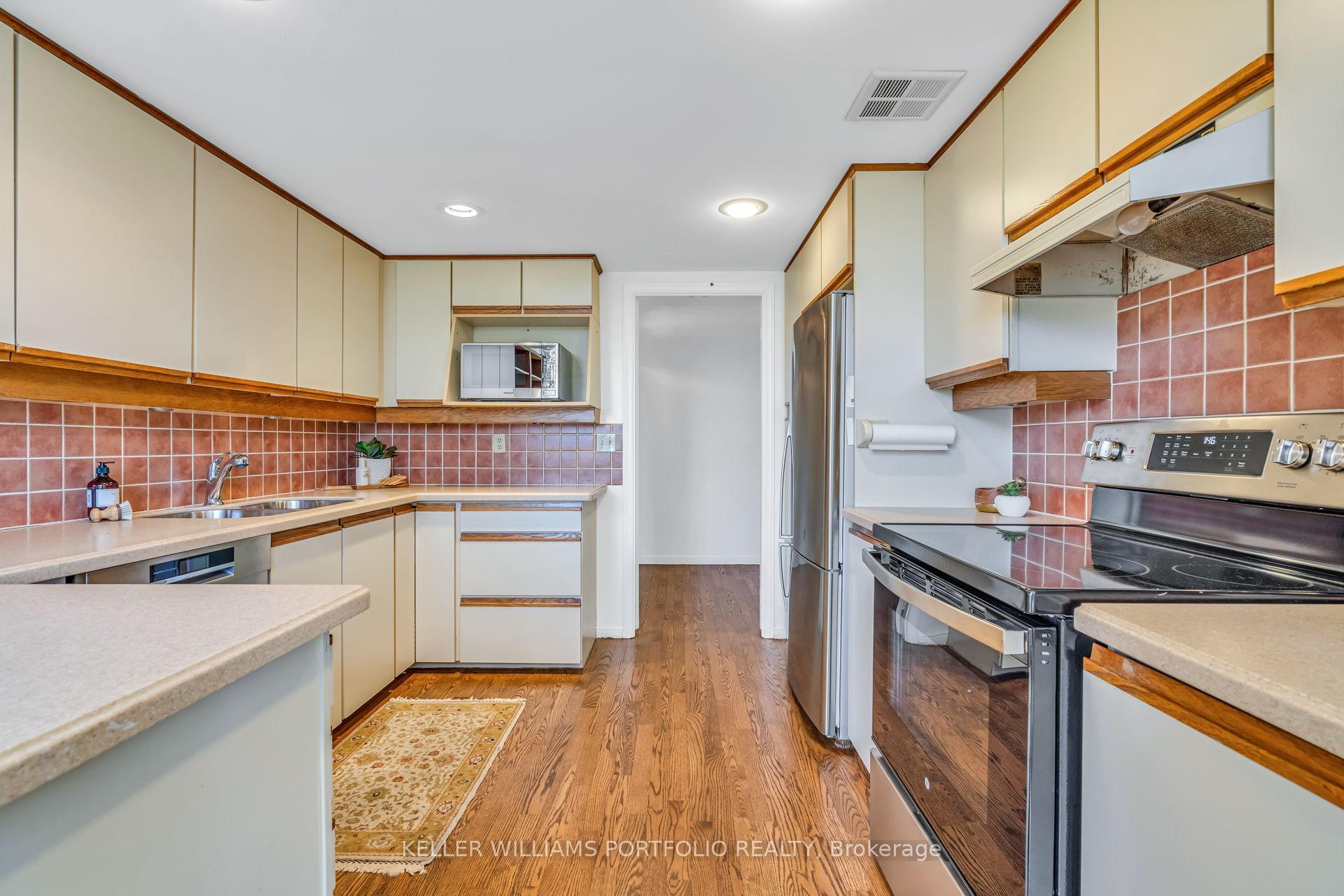 Photo 18 of Unit 708, 2900 Yonge Street, Toronto, Lawrence Park South — HOMEH