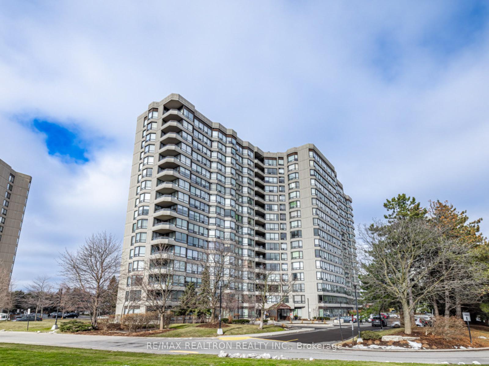 Front of Unit 504, 7440 Bathurst Street