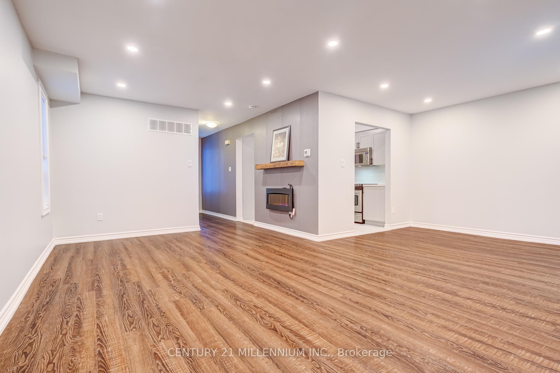 Photo 5 of Unit 37, 2 Lynden Circle, Halton Hills, Georgetown — HOMEH