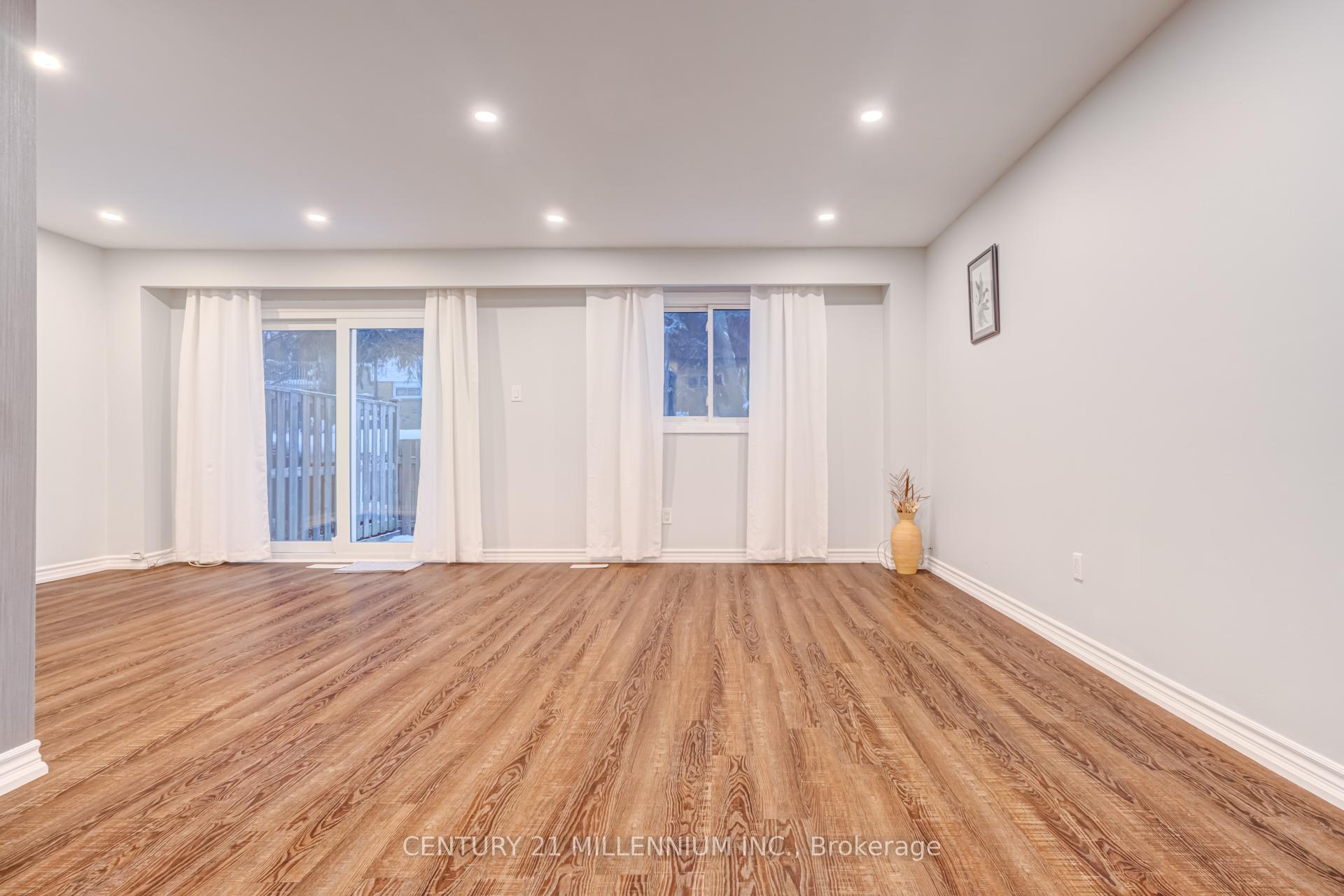 Photo 7 of Unit 37, 2 Lynden Circle, Halton Hills, Georgetown — HOMEH
