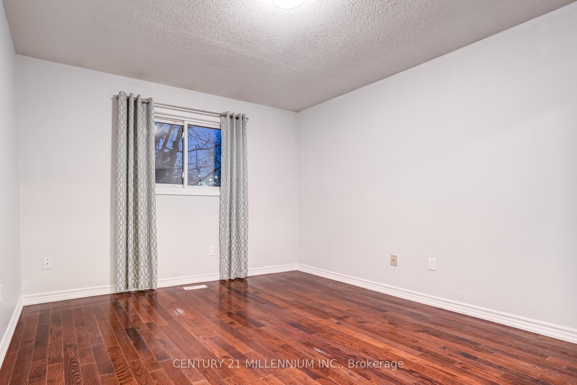 Photo 16 of Unit 37, 2 Lynden Circle, Halton Hills, Georgetown — HOMEH