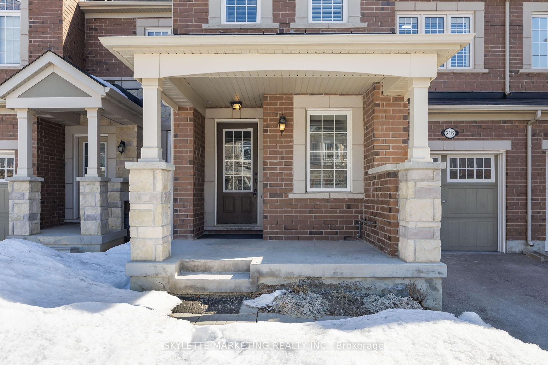 Photo 2 of 216 Payne Crescent, Aurora, Rural Aurora — HOMEH
