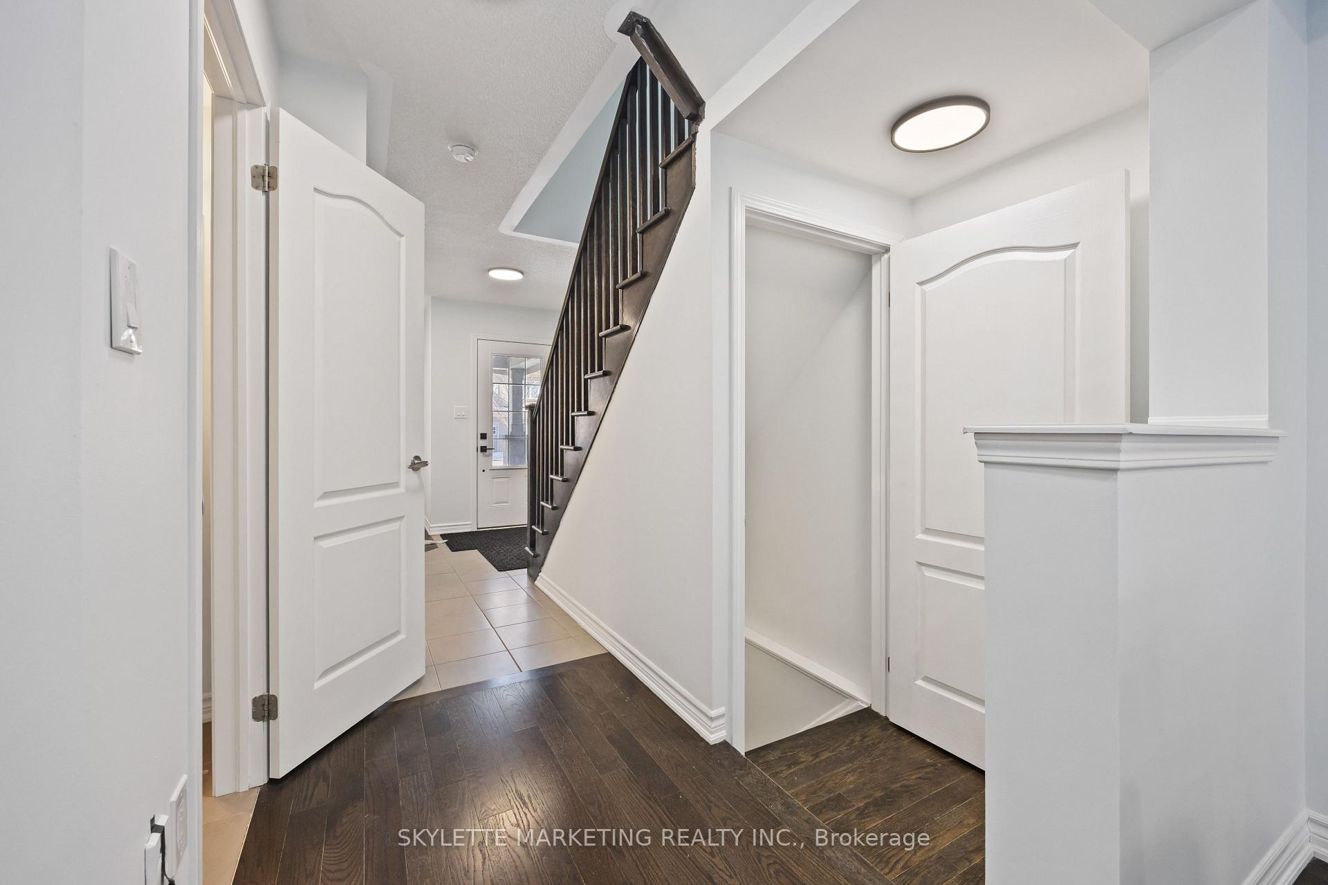 Photo 6 of 216 Payne Crescent, Aurora, Rural Aurora — HOMEH