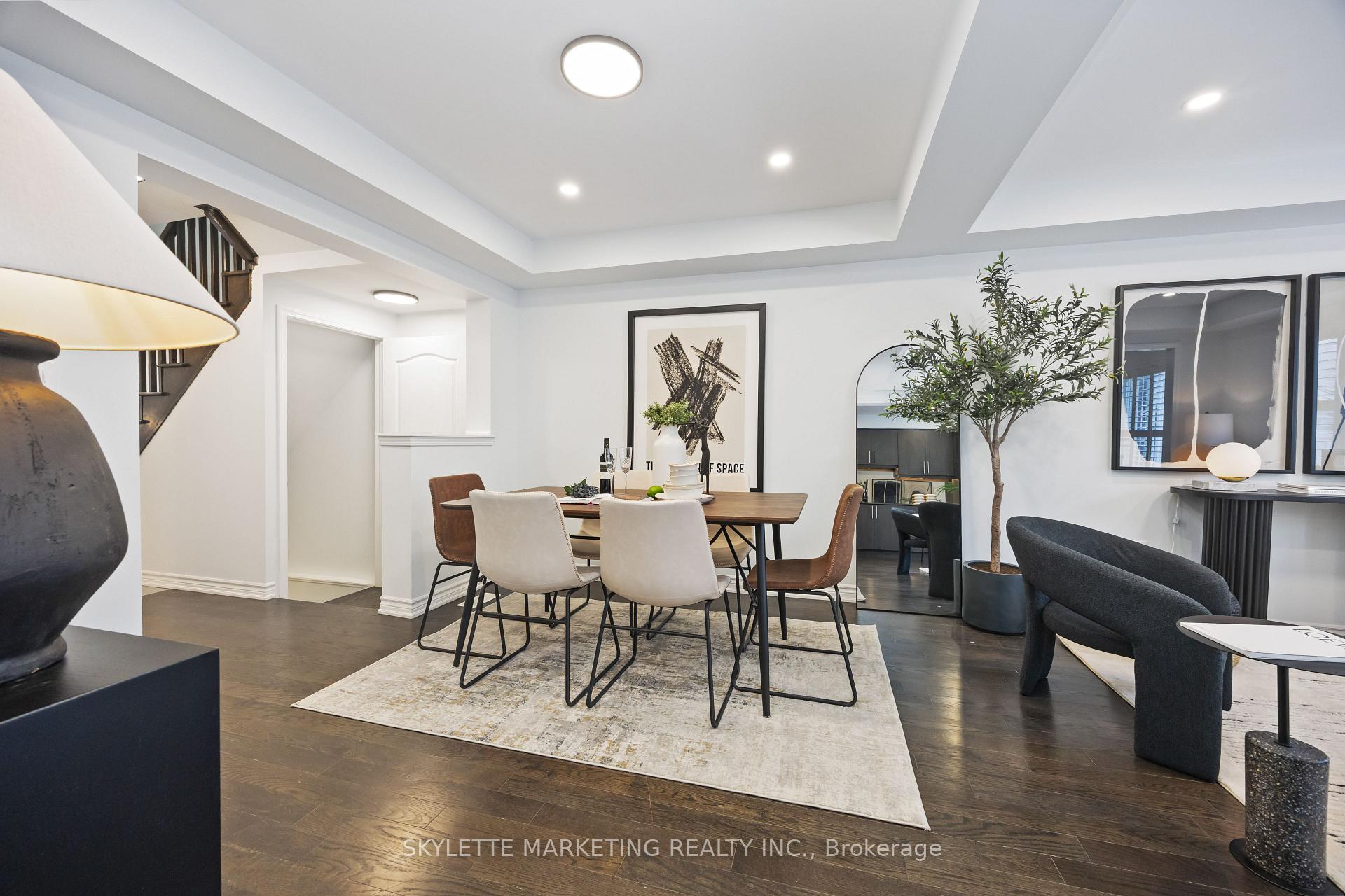 Photo 8 of 216 Payne Crescent, Aurora, Rural Aurora — HOMEH