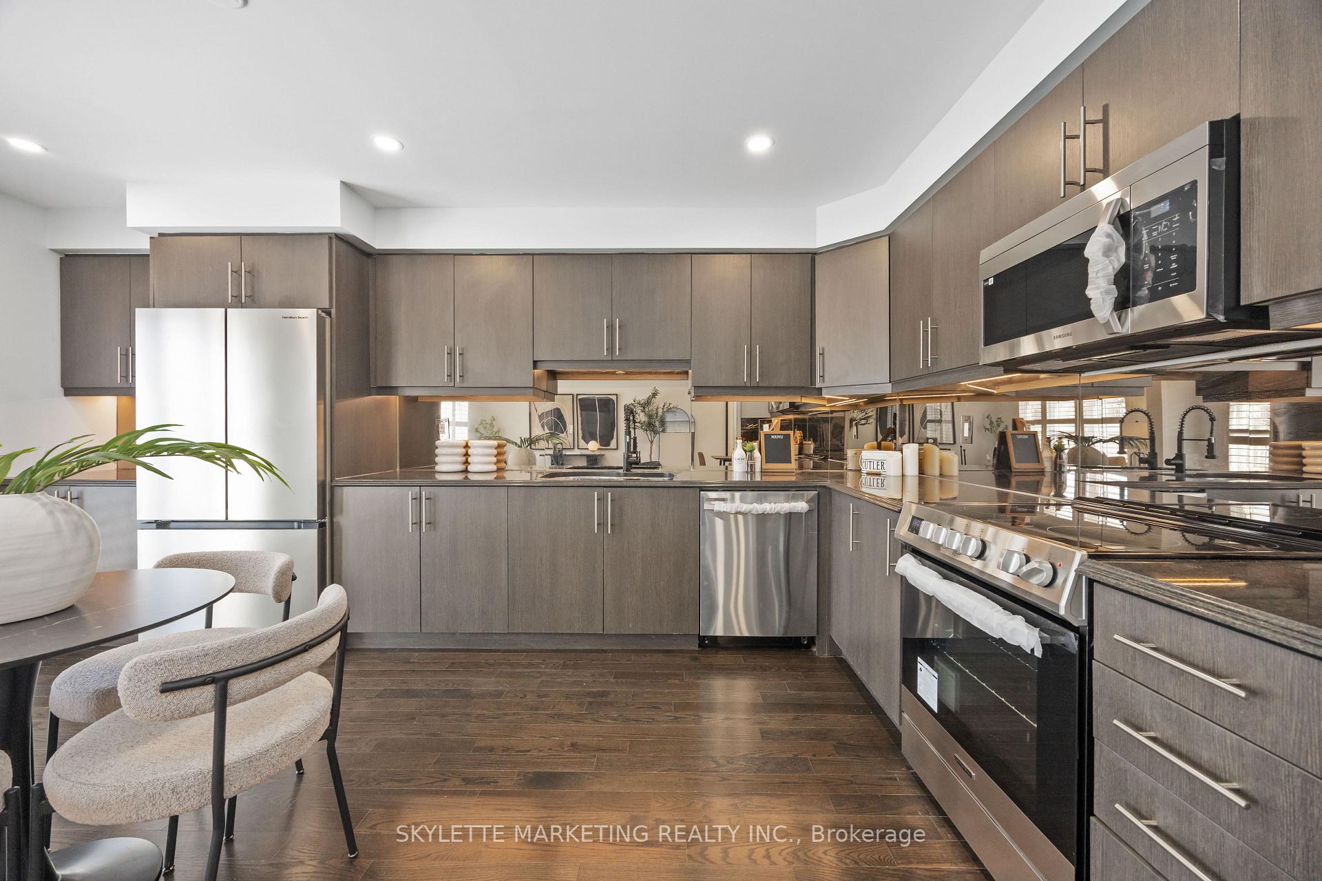 Photo 19 of 216 Payne Crescent, Aurora, Rural Aurora — HOMEH