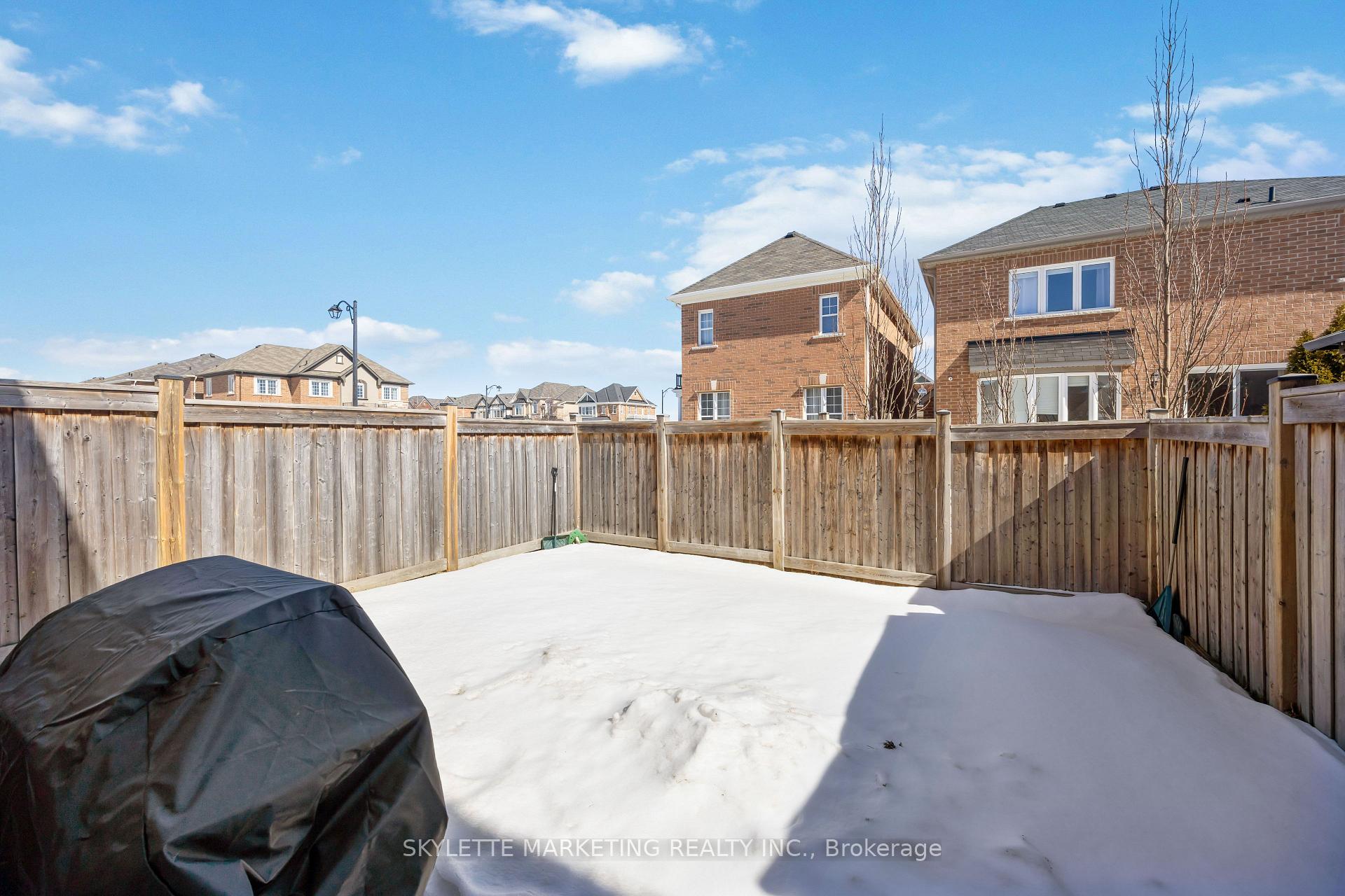 Photo 46 of 216 Payne Crescent, Aurora, Rural Aurora — HOMEH