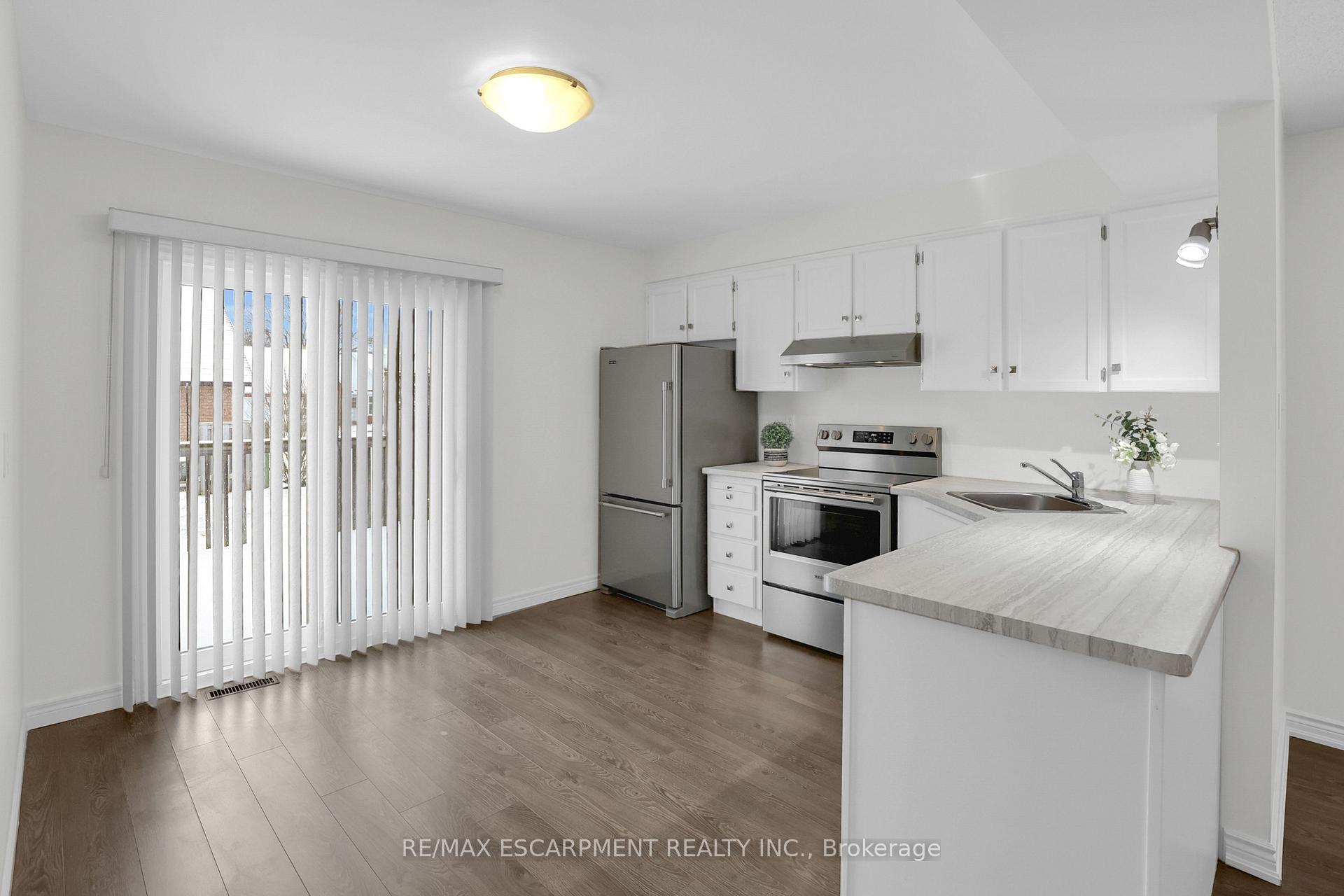 Photo 7 of Unit 15, 10 Wentworth Drive, Grimsby, Grimsby East — HOMEH