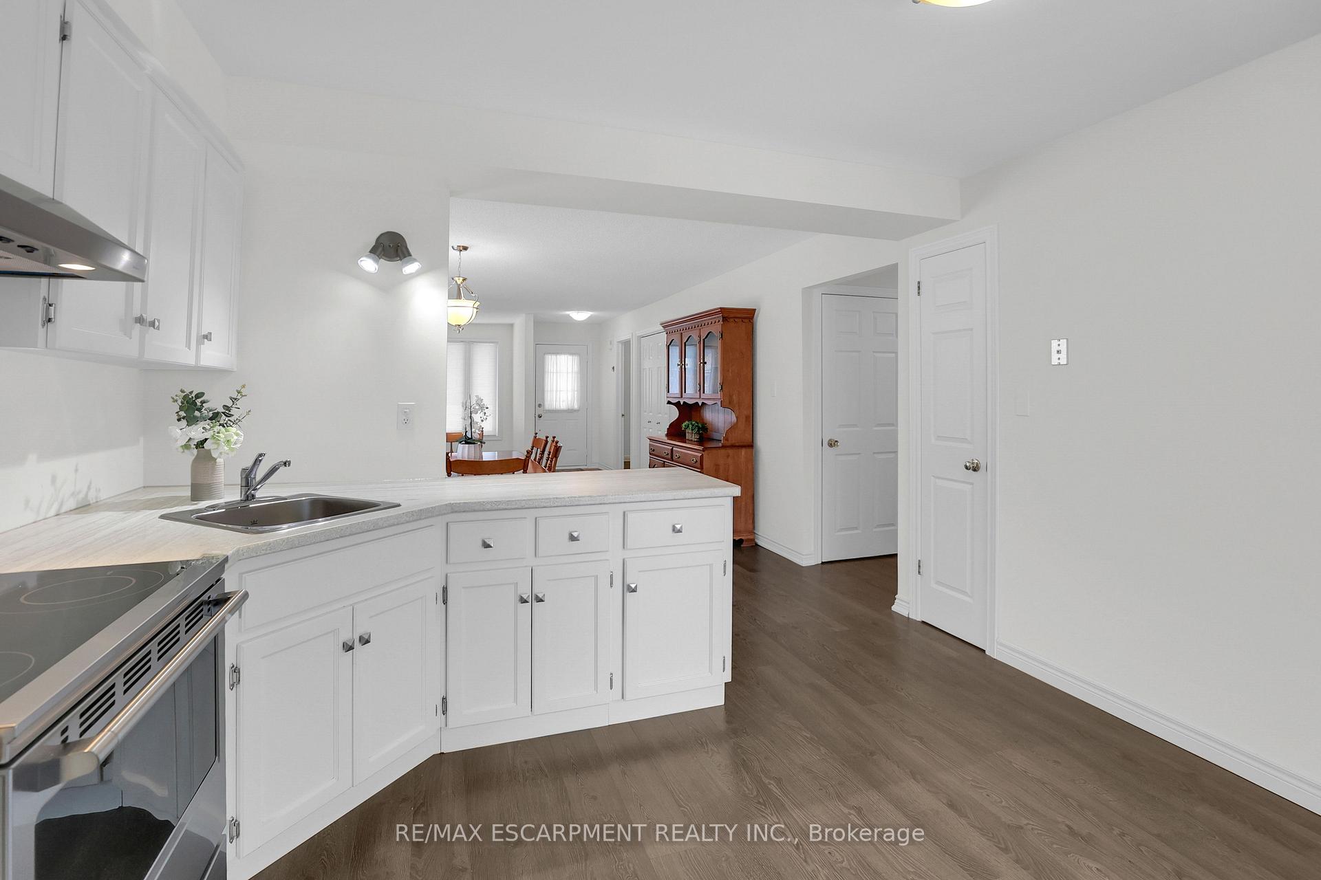 Photo 11 of Unit 15, 10 Wentworth Drive, Grimsby, Grimsby East — HOMEH