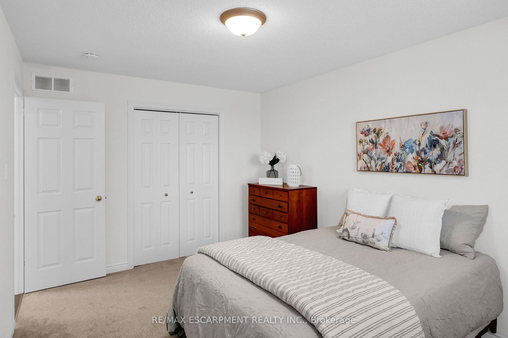 Photo 13 of Unit 15, 10 Wentworth Drive, Grimsby, Grimsby East — HOMEH