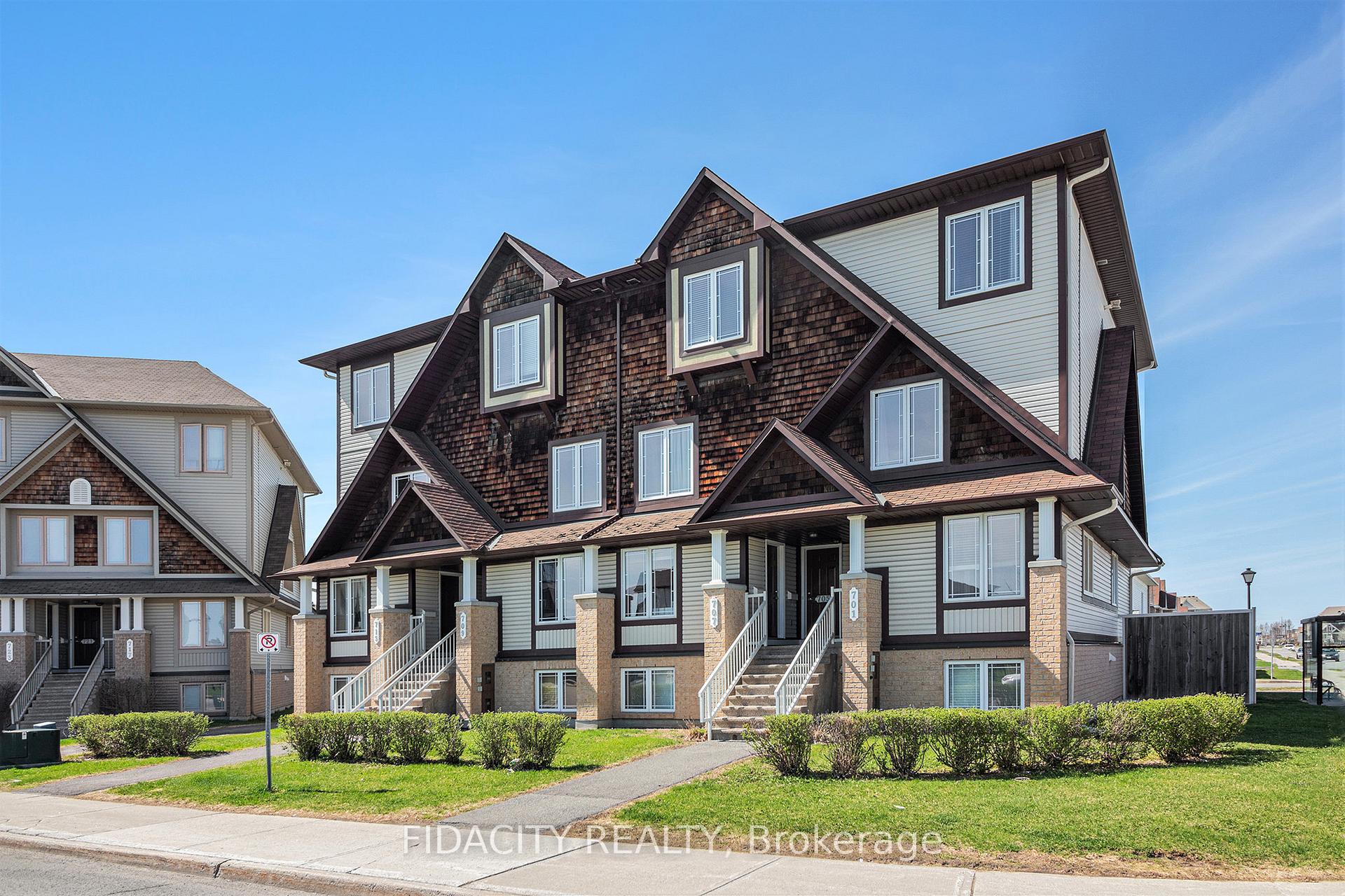 Front of Unit 3, 711 Lakeridge Drive