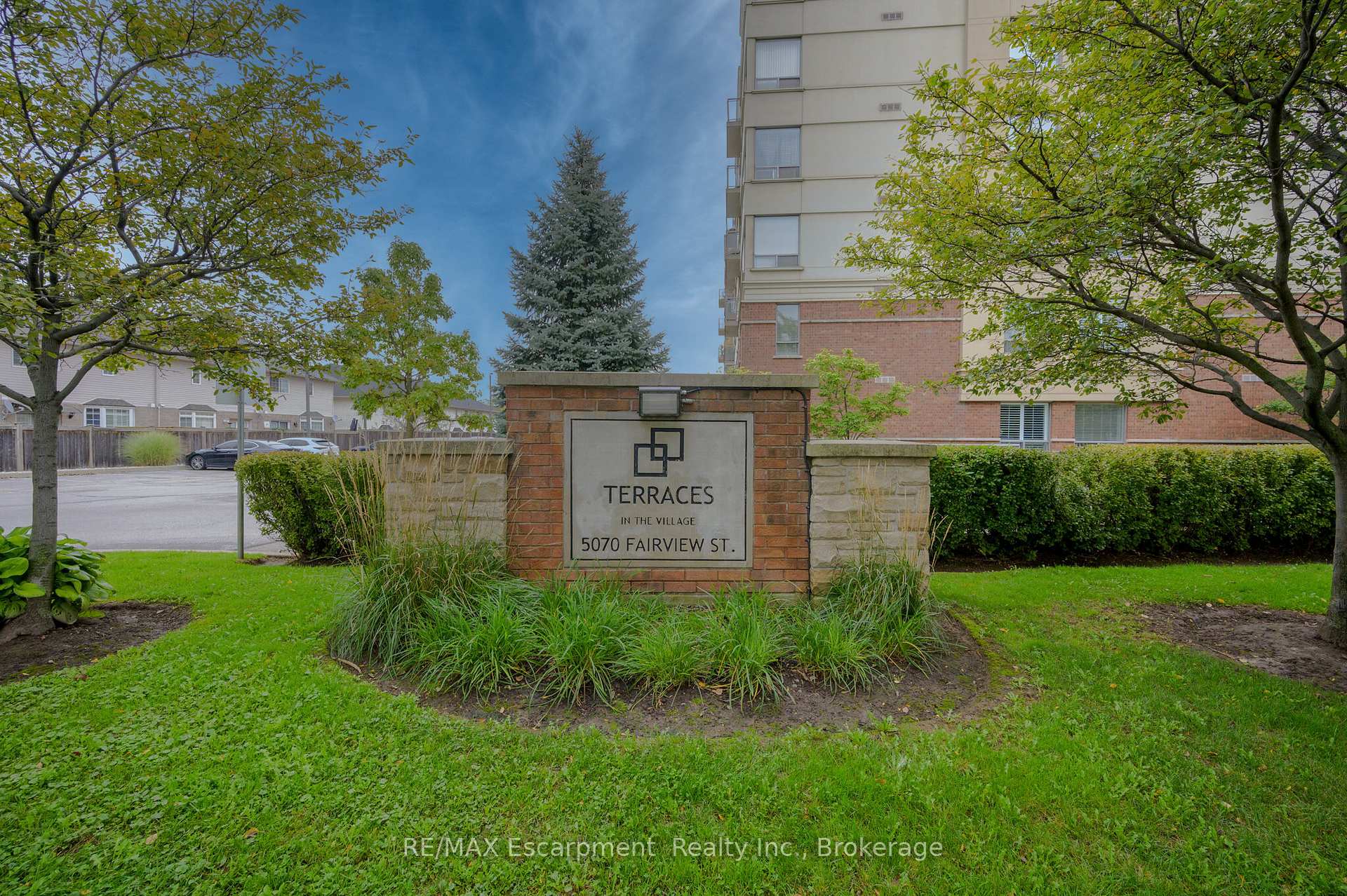 Front of Unit 209, 5070 Fairview Street
