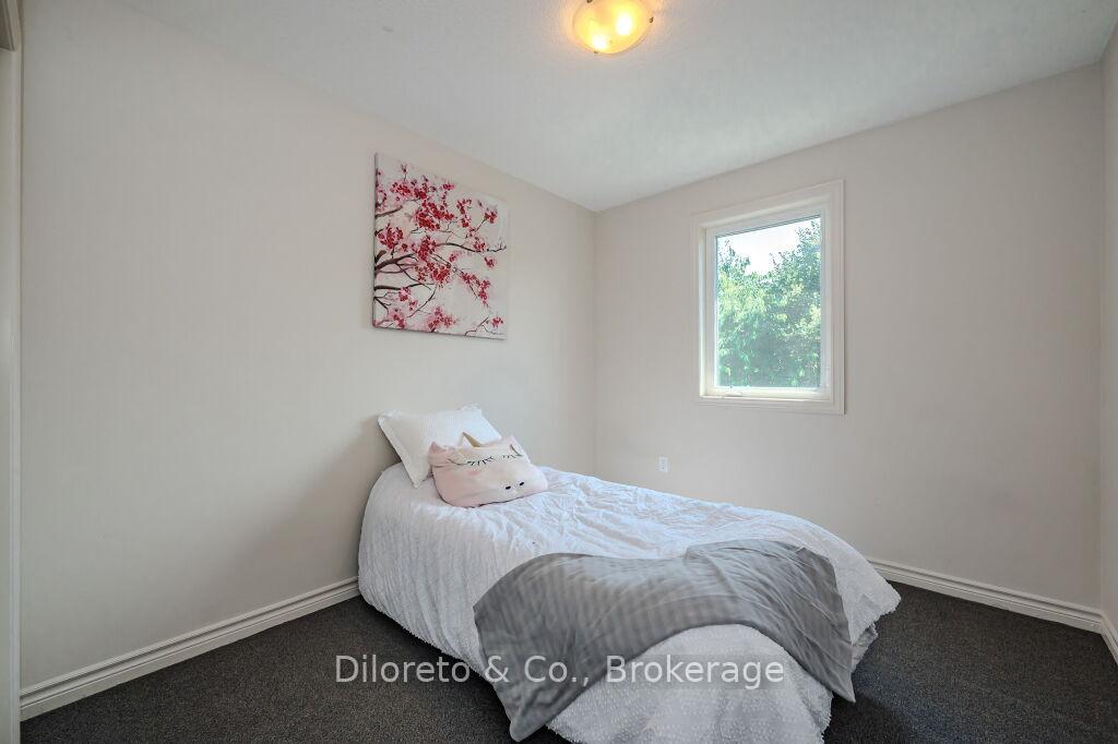 Photo 13 of 28 Waterford Drive, Guelph, Pineridge/Westminster Woods — HOMEH