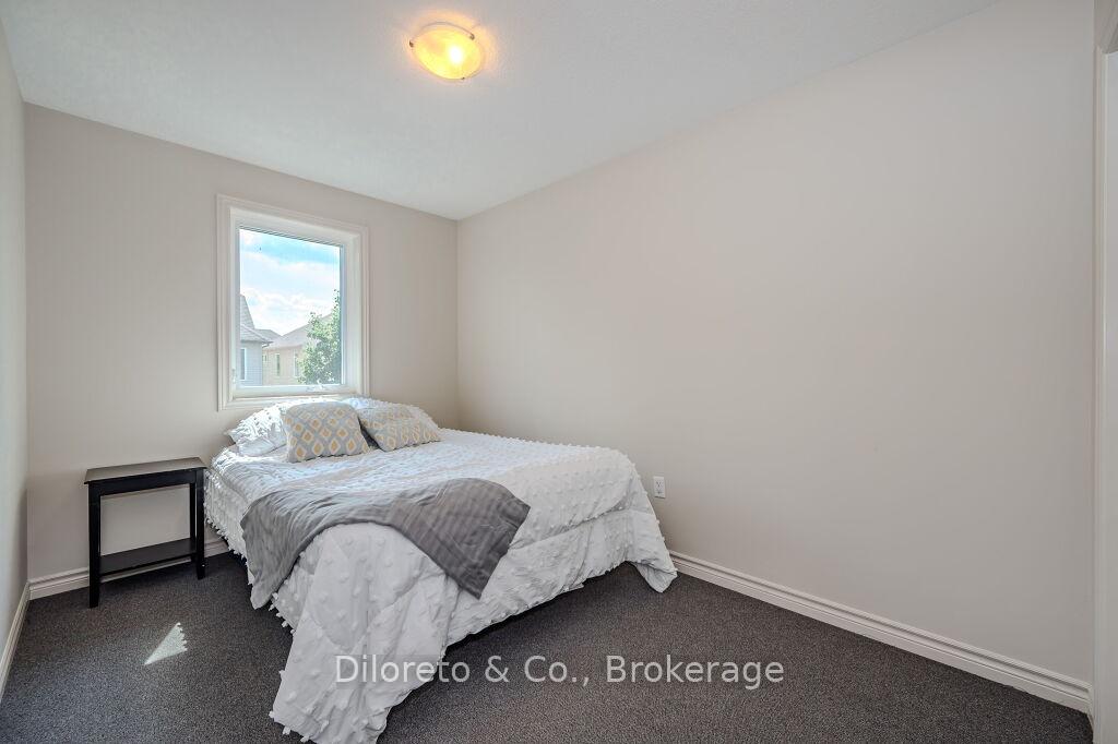 Photo 15 of 28 Waterford Drive, Guelph, Pineridge/Westminster Woods — HOMEH