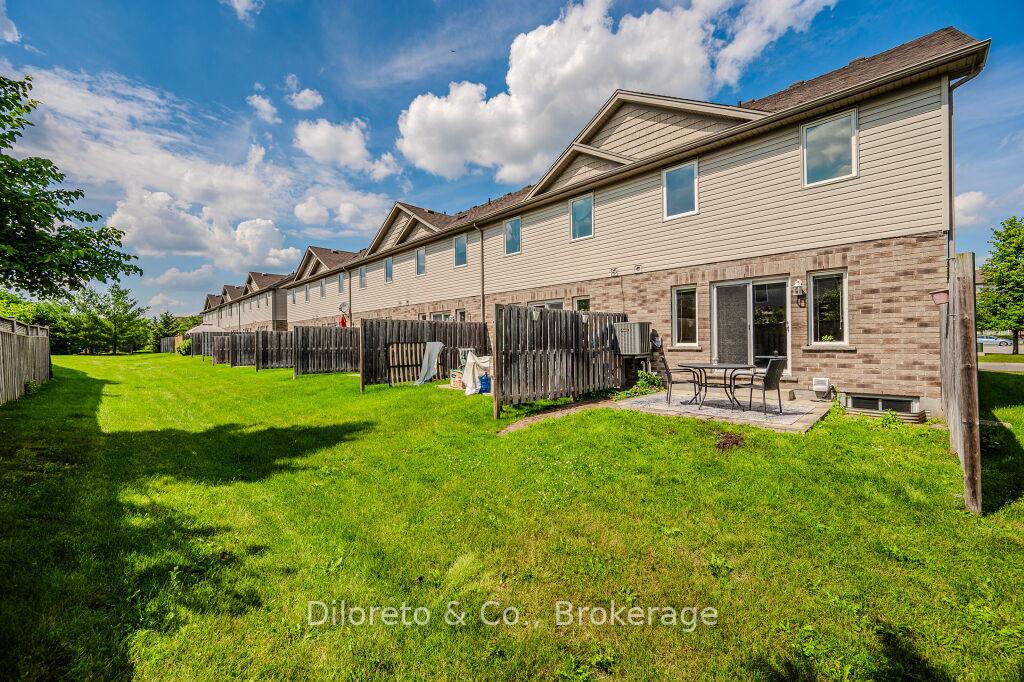 Photo 32 of 28 Waterford Drive, Guelph, Pineridge/Westminster Woods — HOMEH