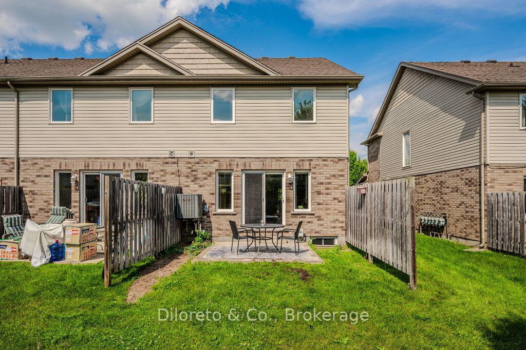 Photo 33 of 28 Waterford Drive, Guelph, Pineridge/Westminster Woods — HOMEH
