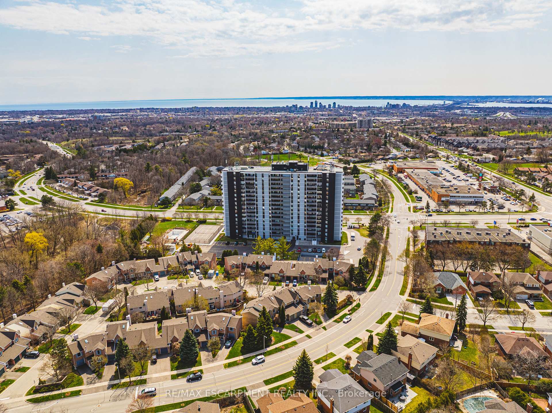 Photo 2 of Unit 706, 2055 Upper Middle Road, Burlington, Brant Hills — HOMEH