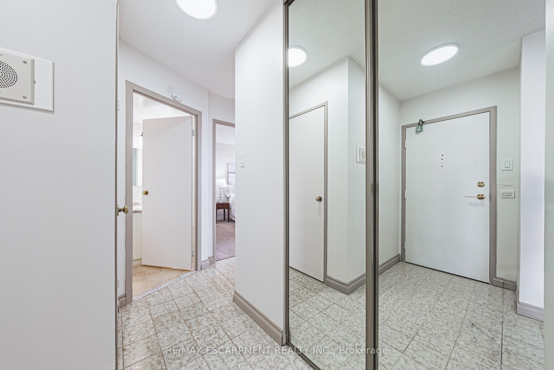 Photo 3 of Unit 706, 2055 Upper Middle Road, Burlington, Brant Hills — HOMEH