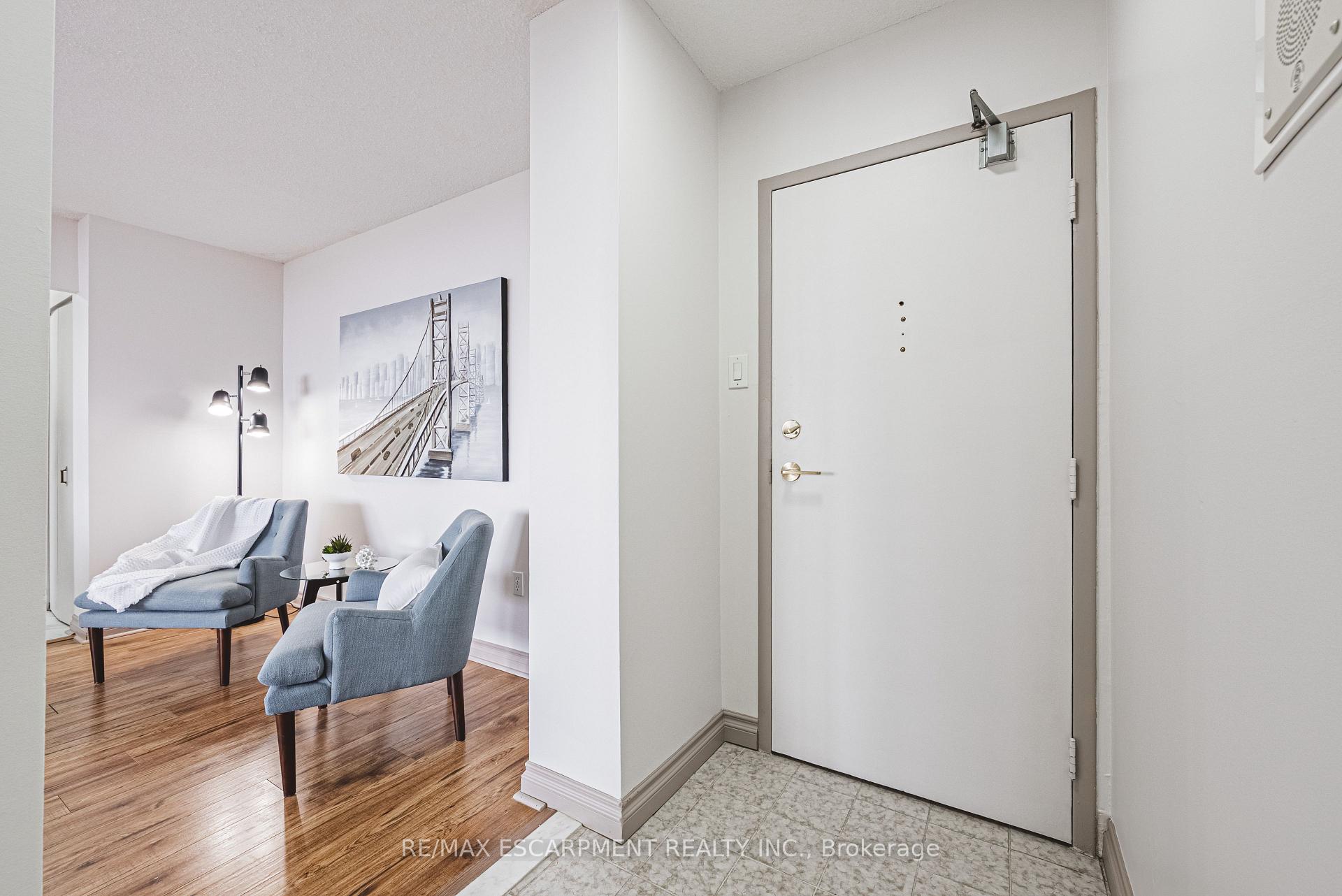 Photo 4 of Unit 706, 2055 Upper Middle Road, Burlington, Brant Hills — HOMEH