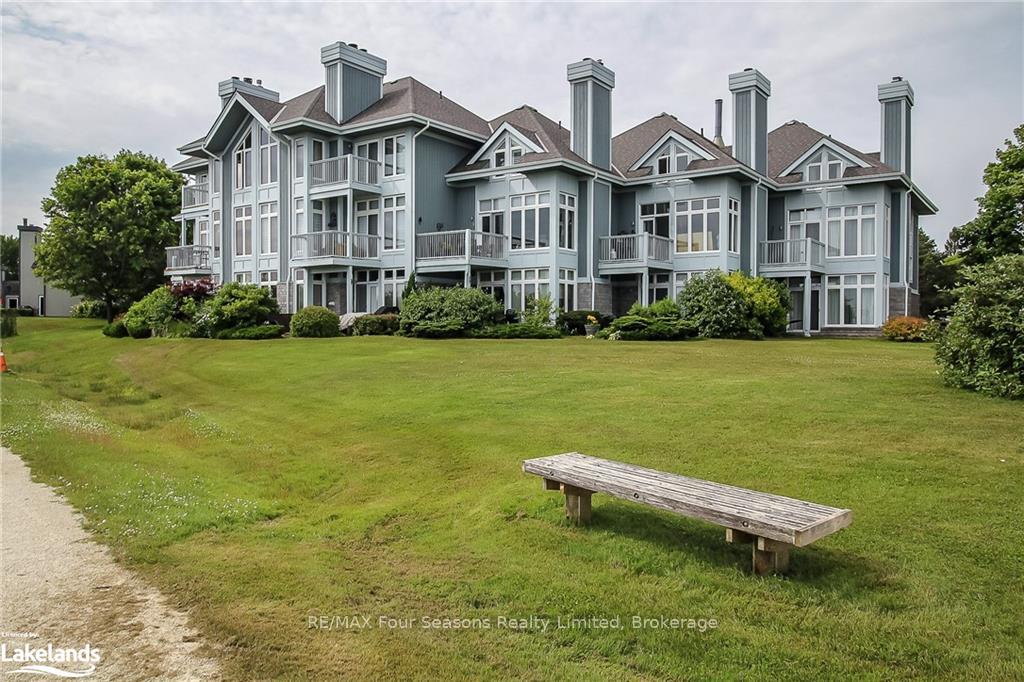 Photo 2 of 838 Suncrest Circle, Collingwood — HOMEH