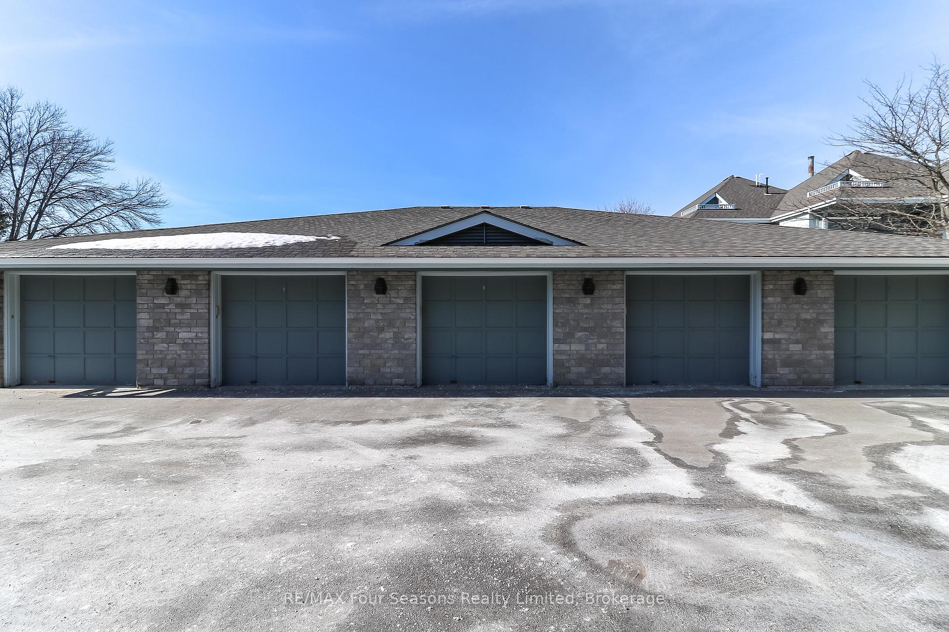 Photo 3 of 838 Suncrest Circle, Collingwood — HOMEH
