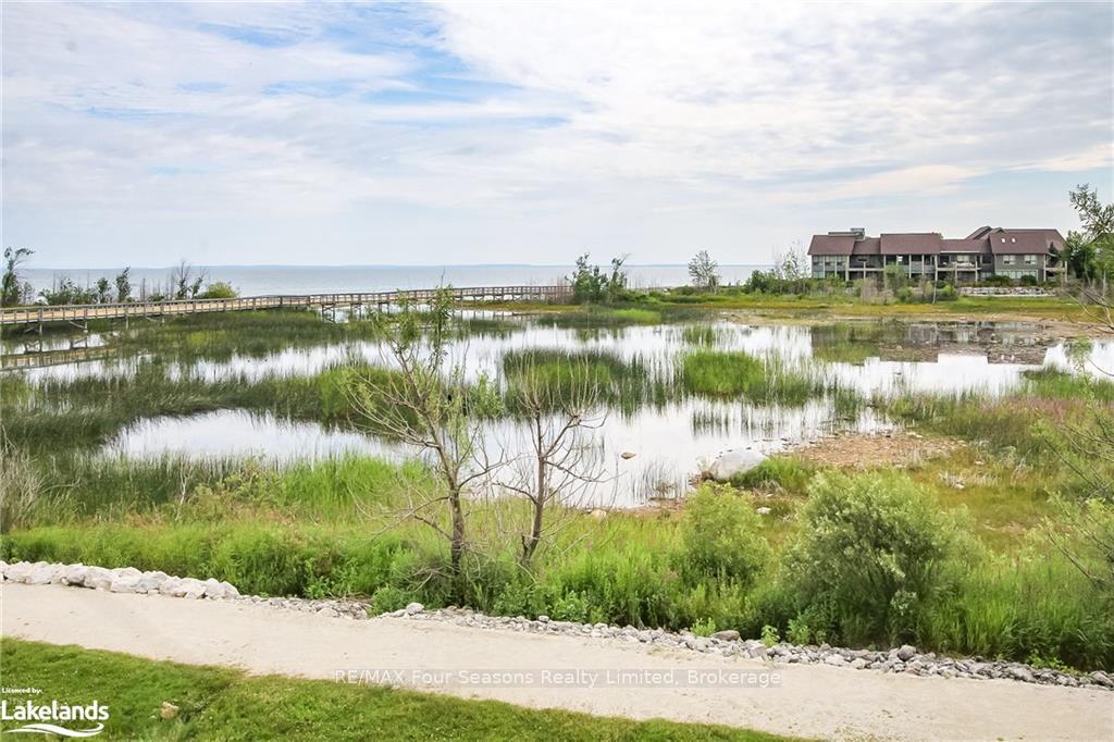 Photo 6 of 838 Suncrest Circle, Collingwood — HOMEH