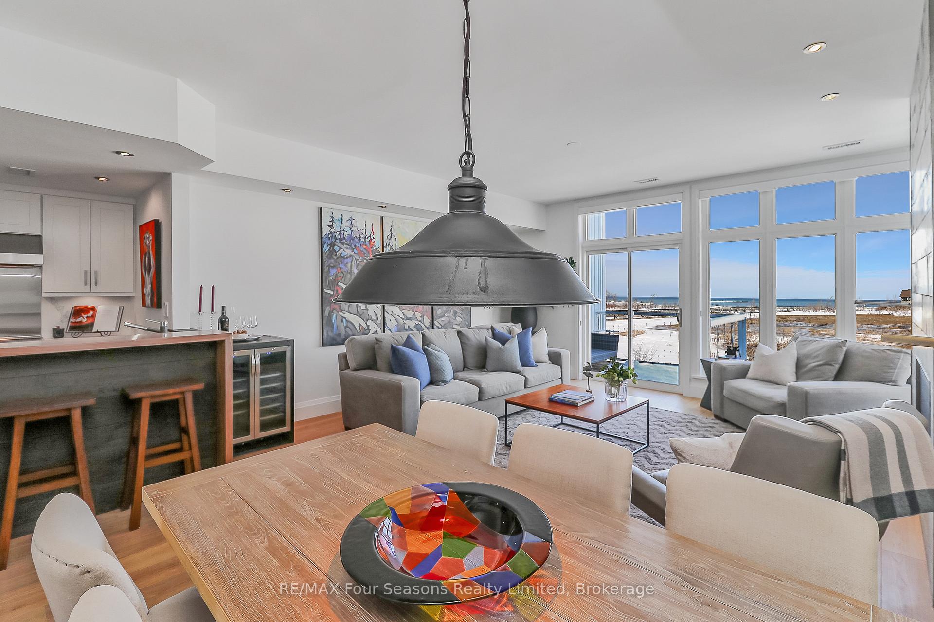 Photo 7 of 838 Suncrest Circle, Collingwood — HOMEH