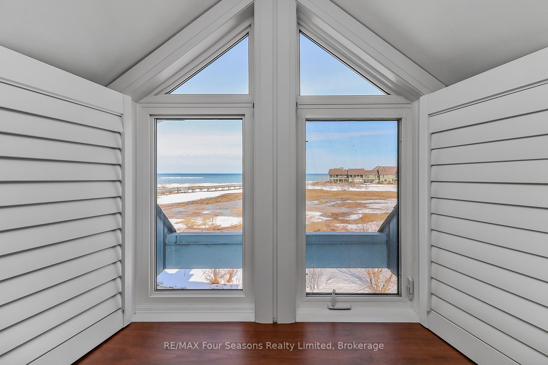 Photo 11 of 838 Suncrest Circle, Collingwood — HOMEH