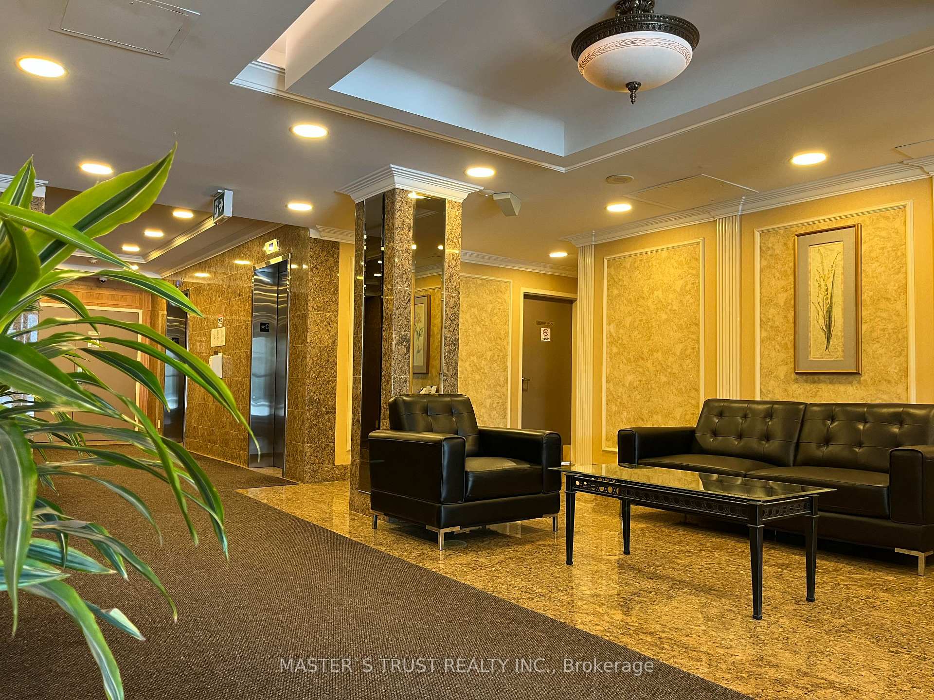 Photo 4 of Unit 909, 135 Pond Drive, Markham, Commerce Valley — HOMEH