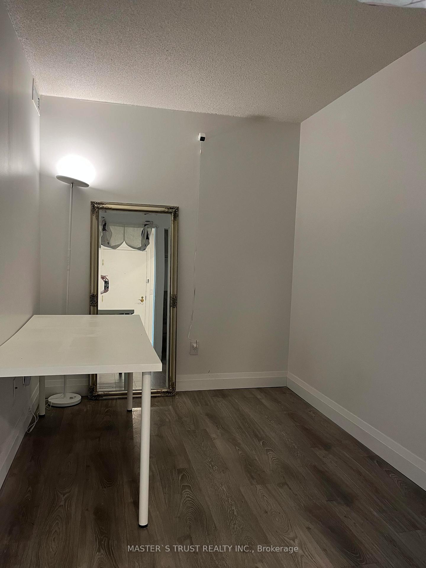 Photo 13 of Unit 909, 135 Pond Drive, Markham, Commerce Valley — HOMEH