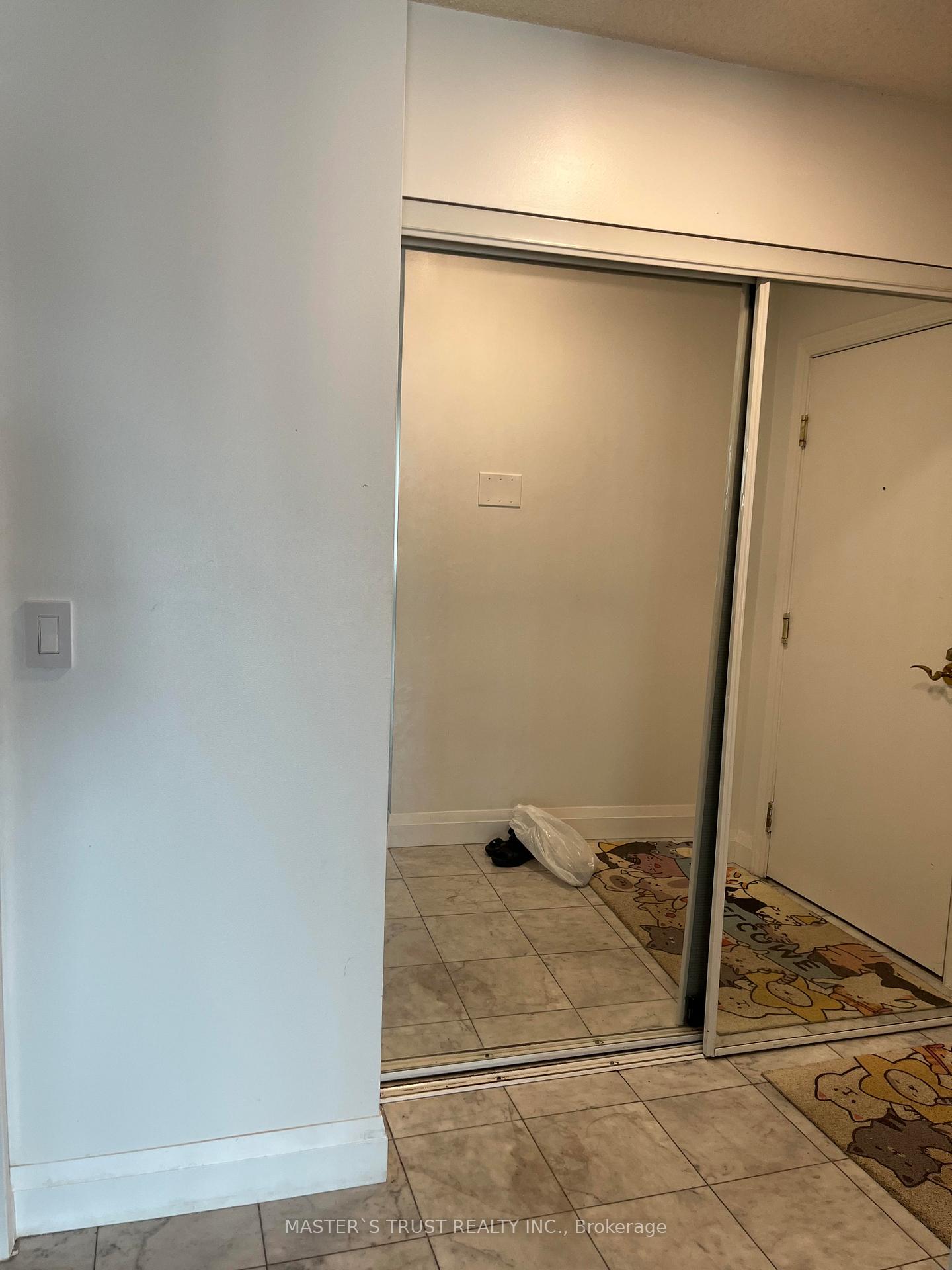 Photo 15 of Unit 909, 135 Pond Drive, Markham, Commerce Valley — HOMEH