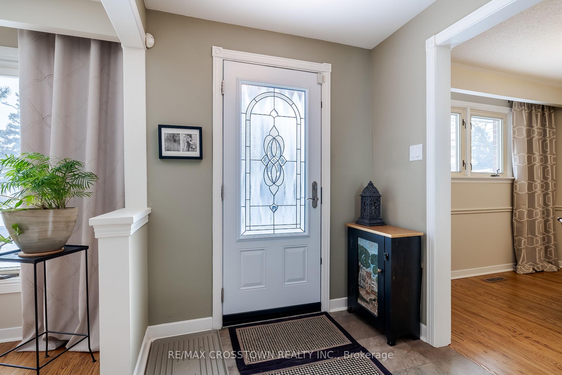 Photo 3 of 74 Devins Drive, Aurora, Aurora Heights — HOMEH