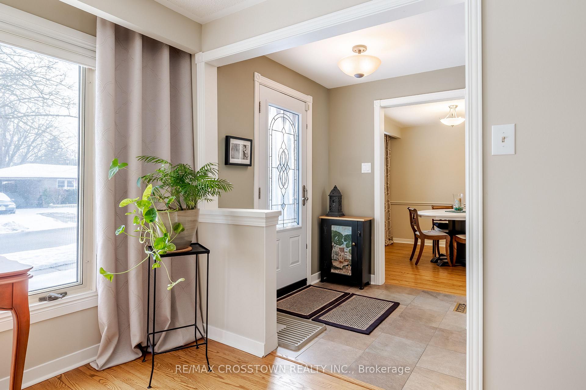 Photo 4 of 74 Devins Drive, Aurora, Aurora Heights — HOMEH