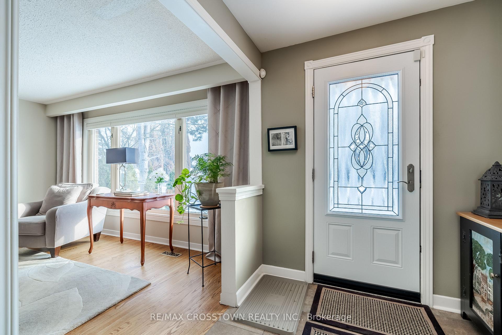 Photo 5 of 74 Devins Drive, Aurora, Aurora Heights — HOMEH
