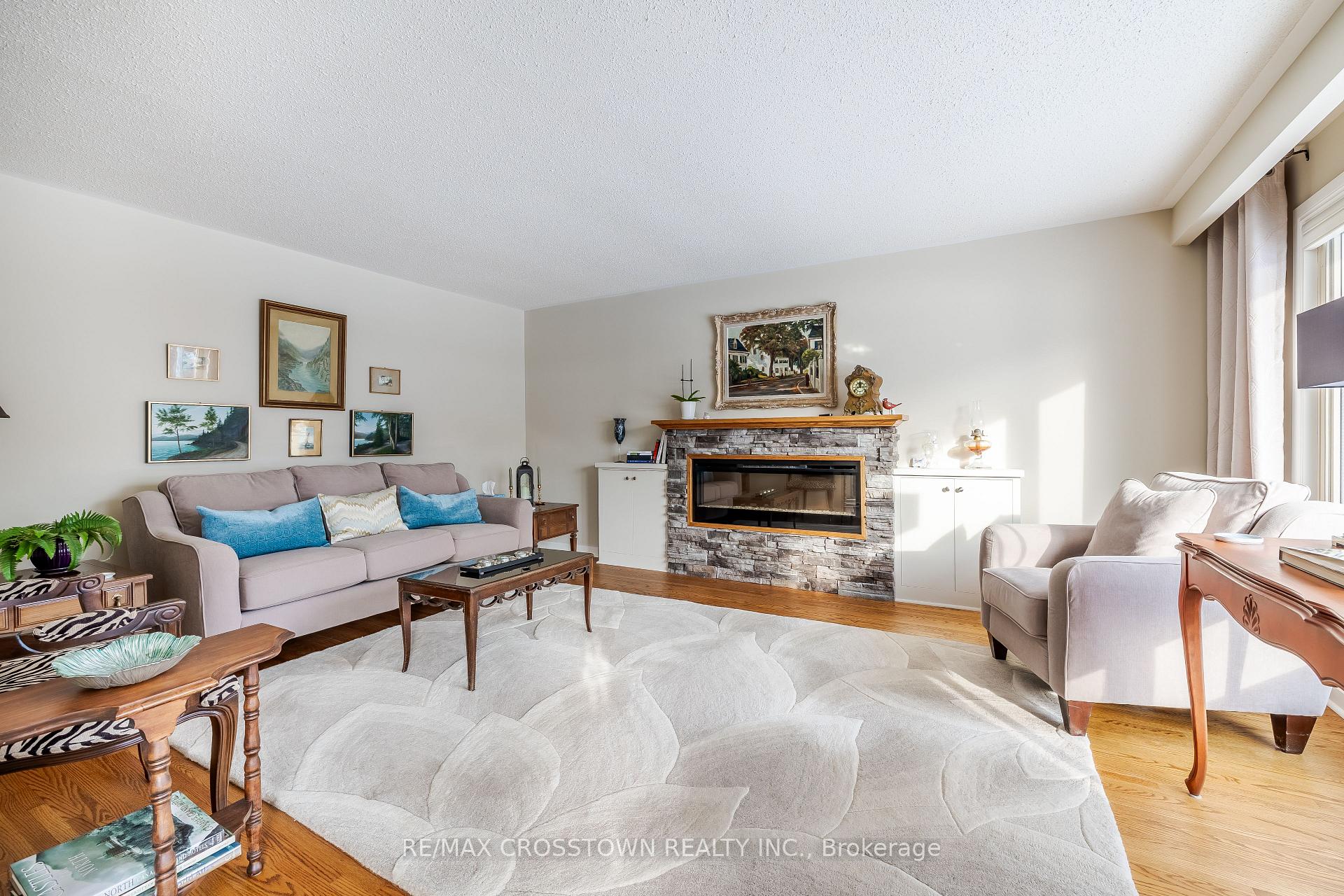 Photo 6 of 74 Devins Drive, Aurora, Aurora Heights — HOMEH
