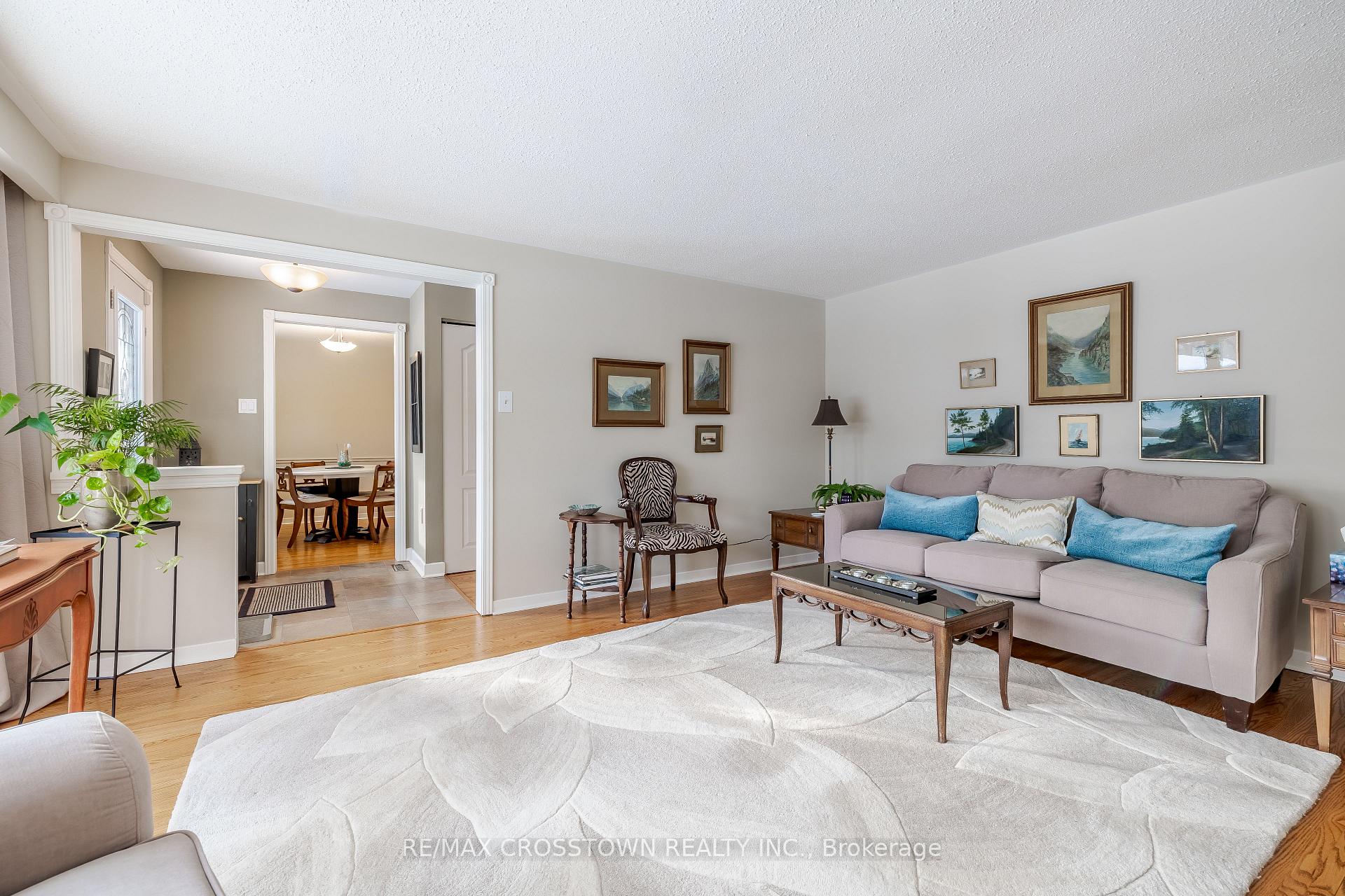 Photo 7 of 74 Devins Drive, Aurora, Aurora Heights — HOMEH