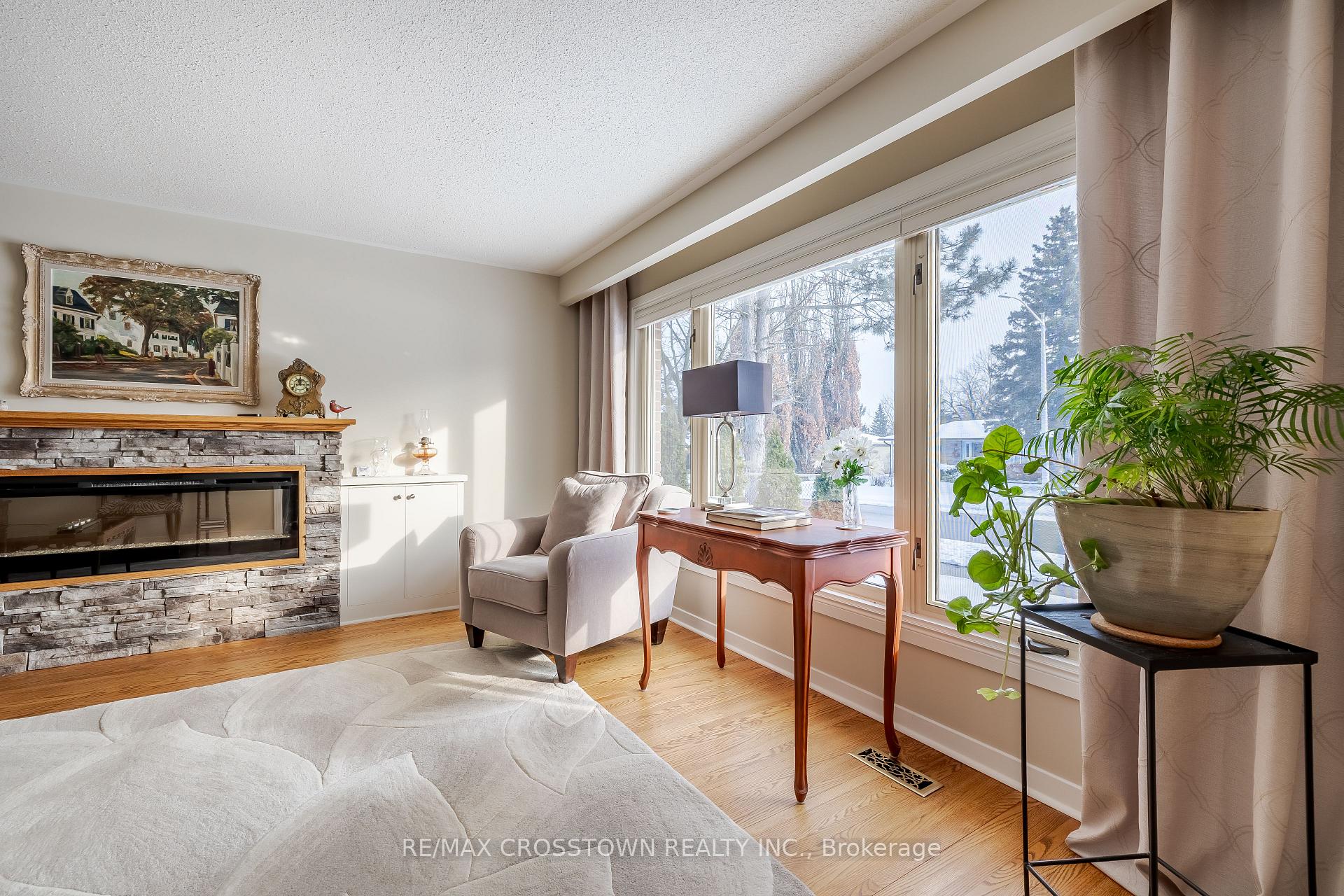 Photo 8 of 74 Devins Drive, Aurora, Aurora Heights — HOMEH