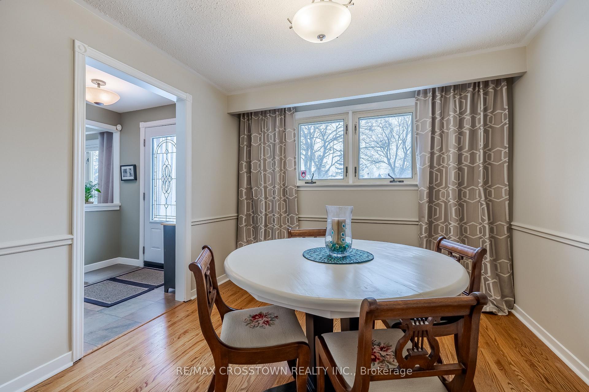Photo 10 of 74 Devins Drive, Aurora, Aurora Heights — HOMEH