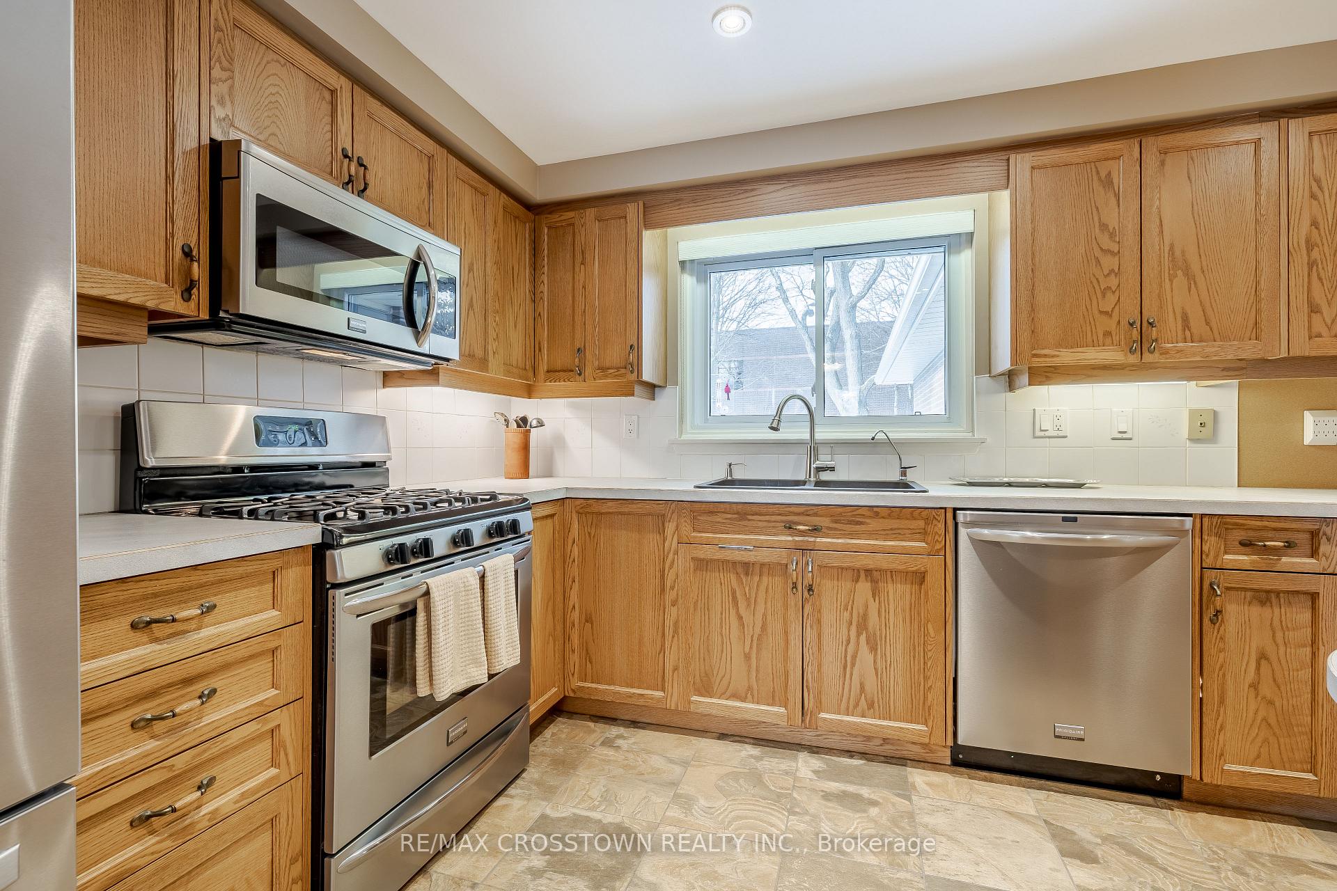 Photo 12 of 74 Devins Drive, Aurora, Aurora Heights — HOMEH