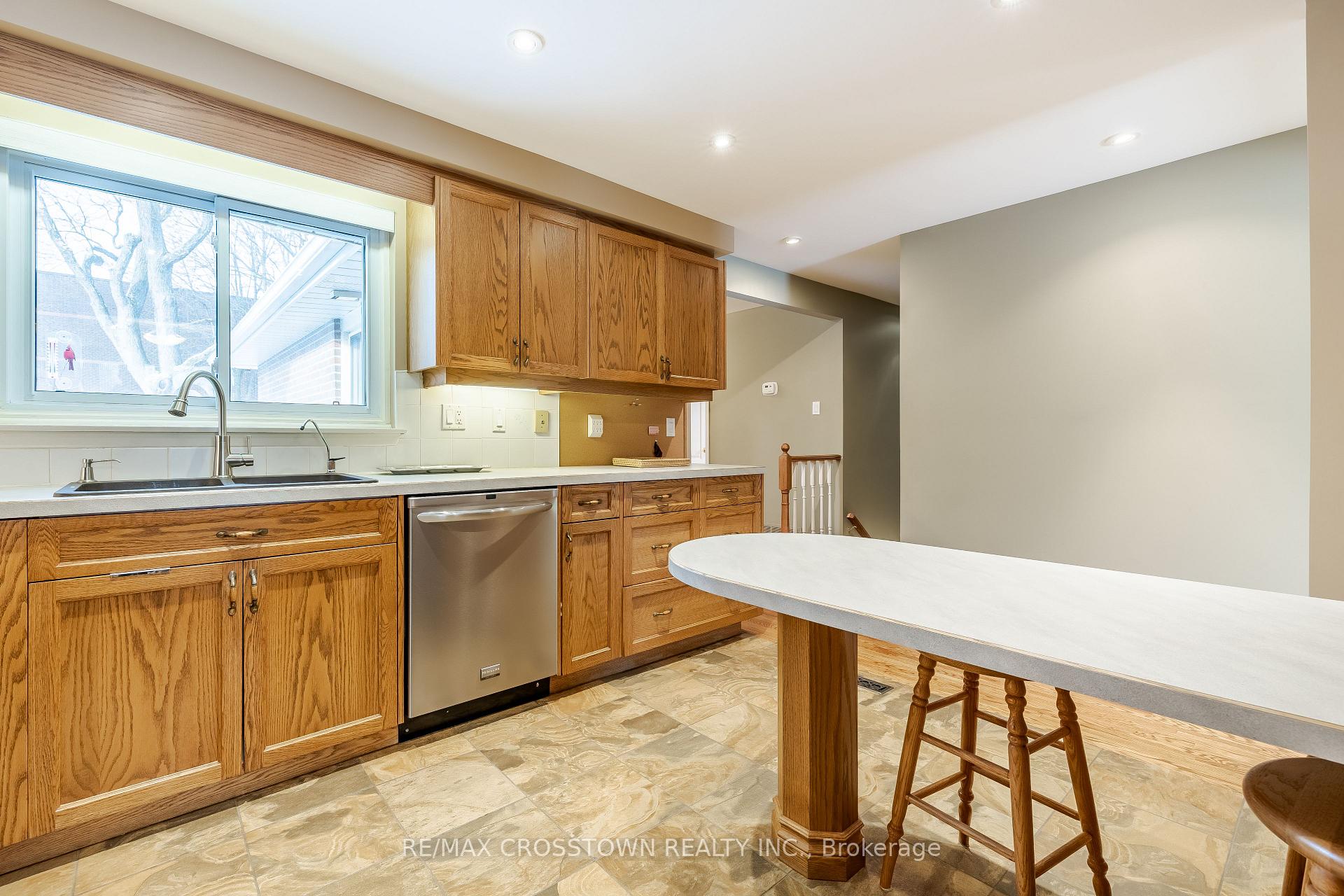 Photo 13 of 74 Devins Drive, Aurora, Aurora Heights — HOMEH