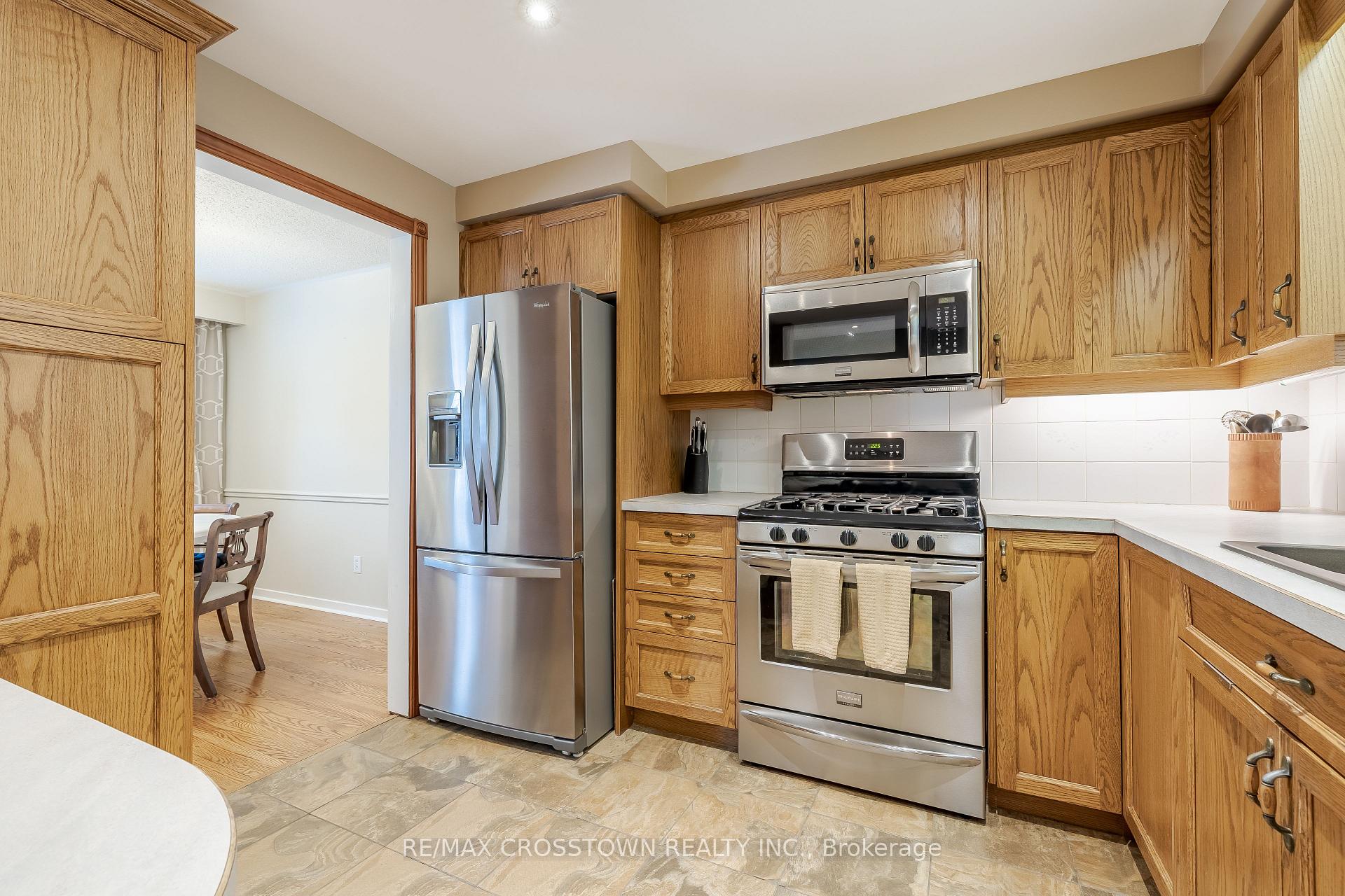 Photo 16 of 74 Devins Drive, Aurora, Aurora Heights — HOMEH