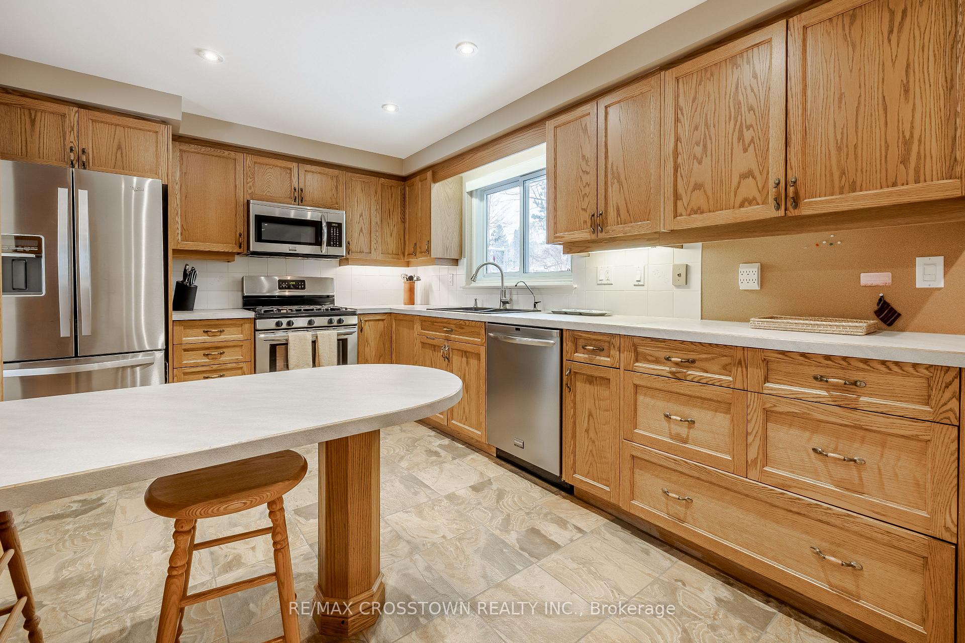 Photo 17 of 74 Devins Drive, Aurora, Aurora Heights — HOMEH