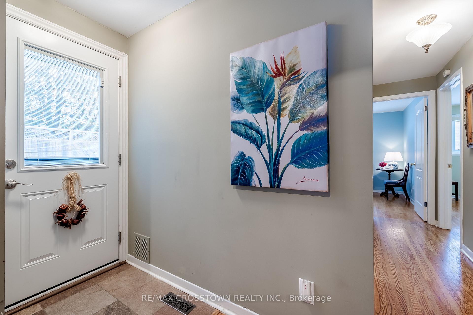 Photo 19 of 74 Devins Drive, Aurora, Aurora Heights — HOMEH
