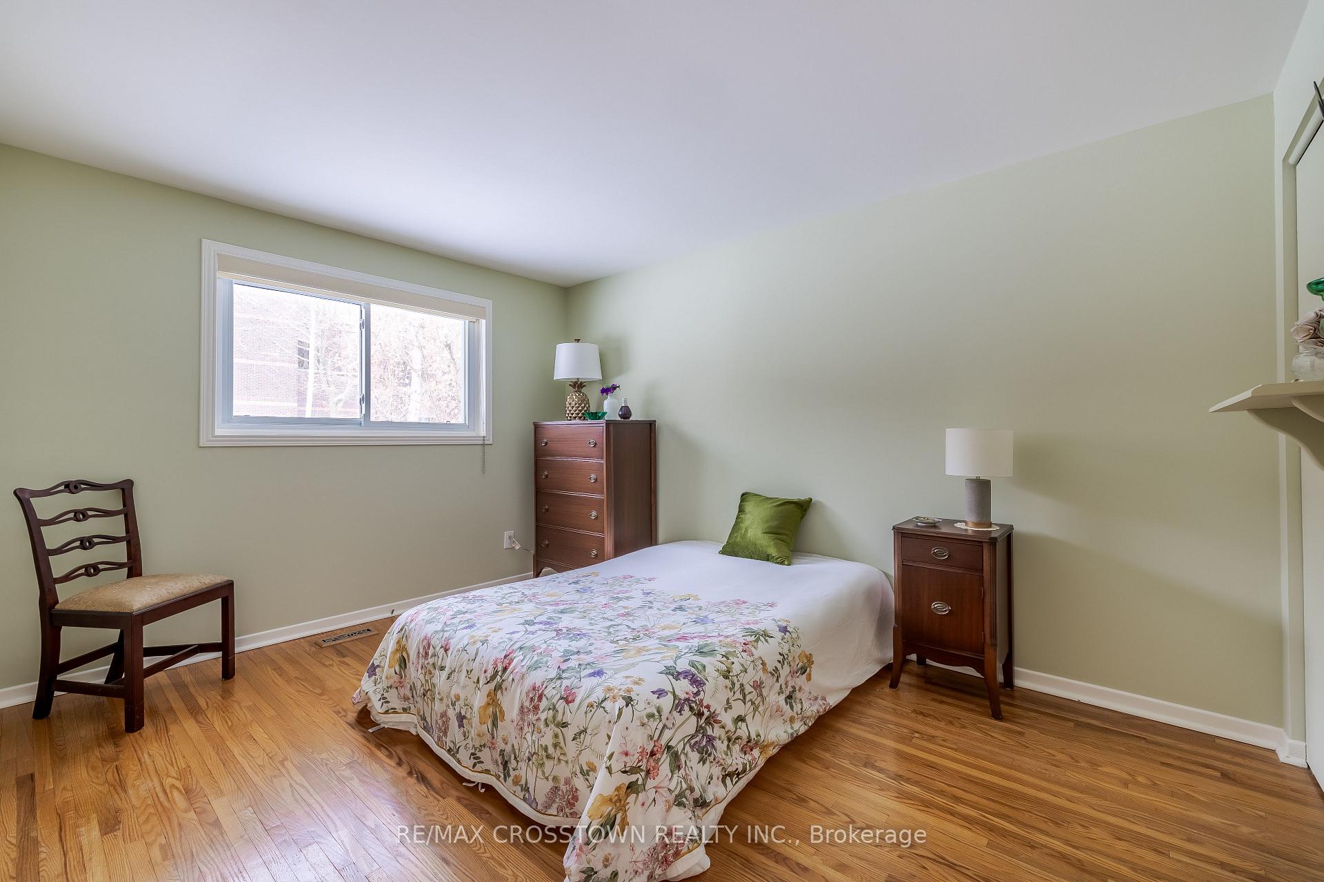Photo 20 of 74 Devins Drive, Aurora, Aurora Heights — HOMEH