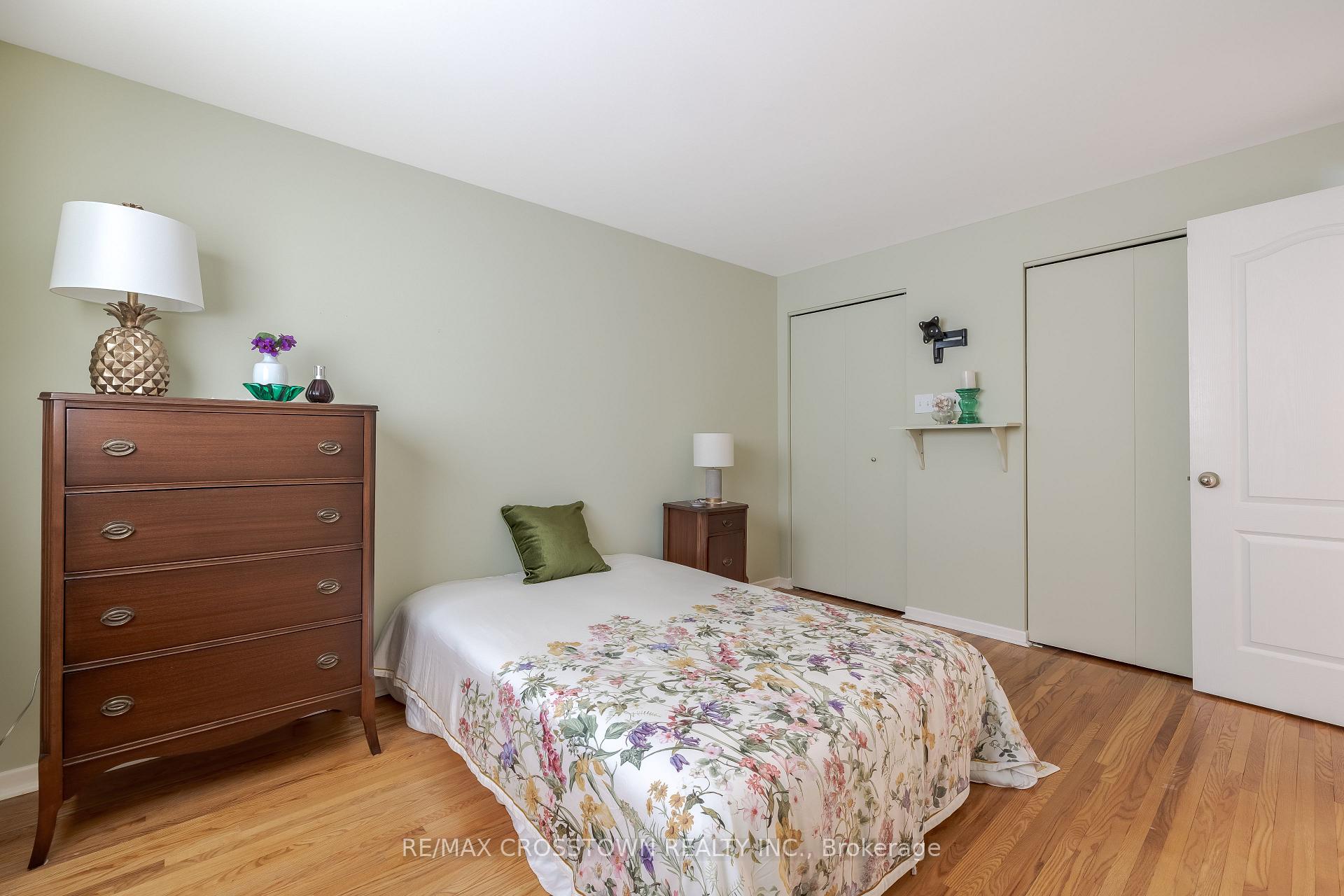 Photo 21 of 74 Devins Drive, Aurora, Aurora Heights — HOMEH
