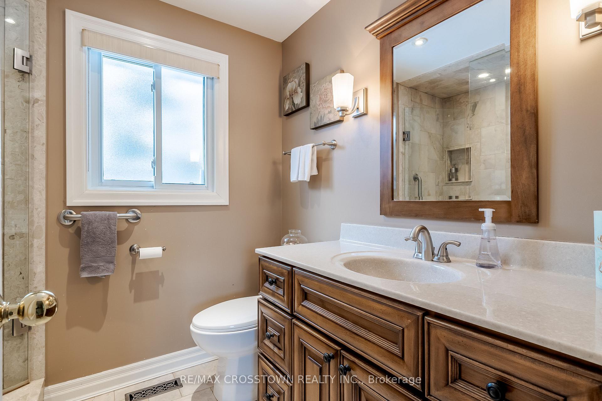 Photo 25 of 74 Devins Drive, Aurora, Aurora Heights — HOMEH