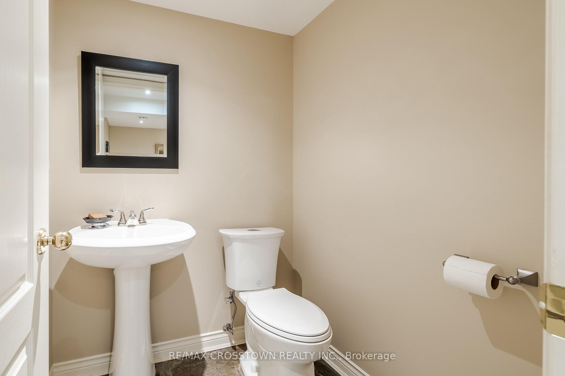 Photo 33 of 74 Devins Drive, Aurora, Aurora Heights — HOMEH
