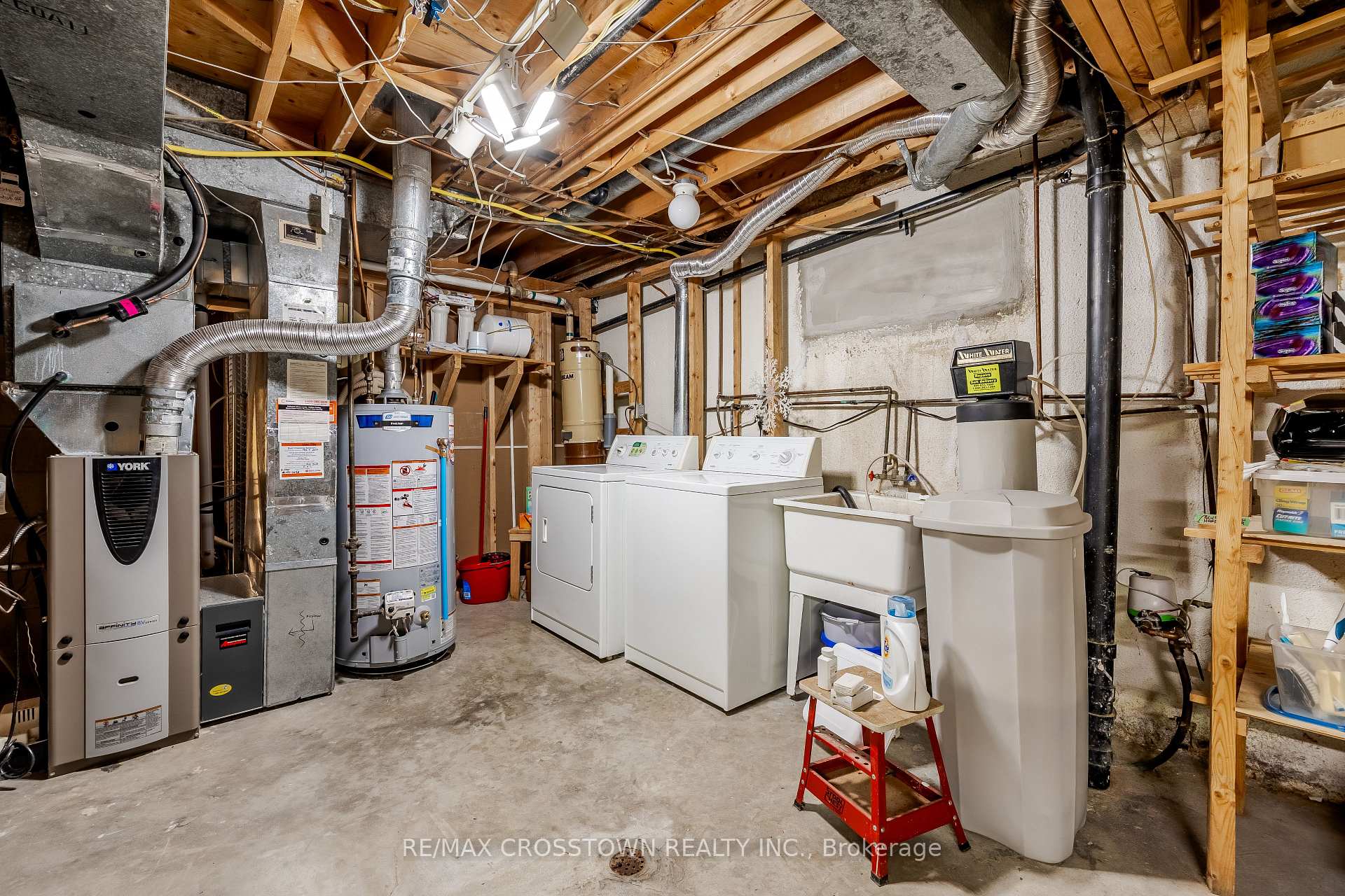 Photo 38 of 74 Devins Drive, Aurora, Aurora Heights — HOMEH