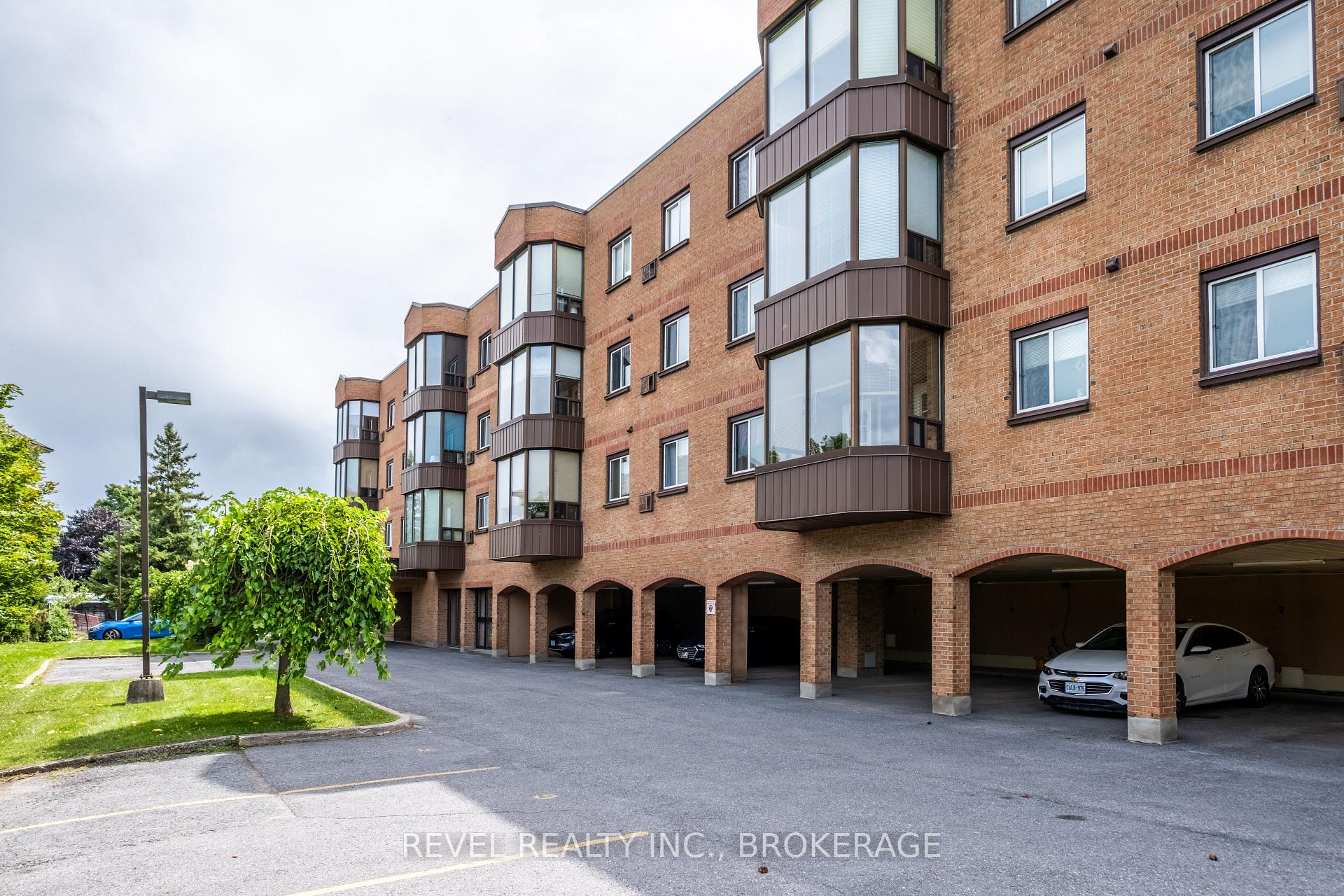 Photo 2 of Unit 402, 649 Davis Drive, Kingston, East Gardiners Rd — HOMEH