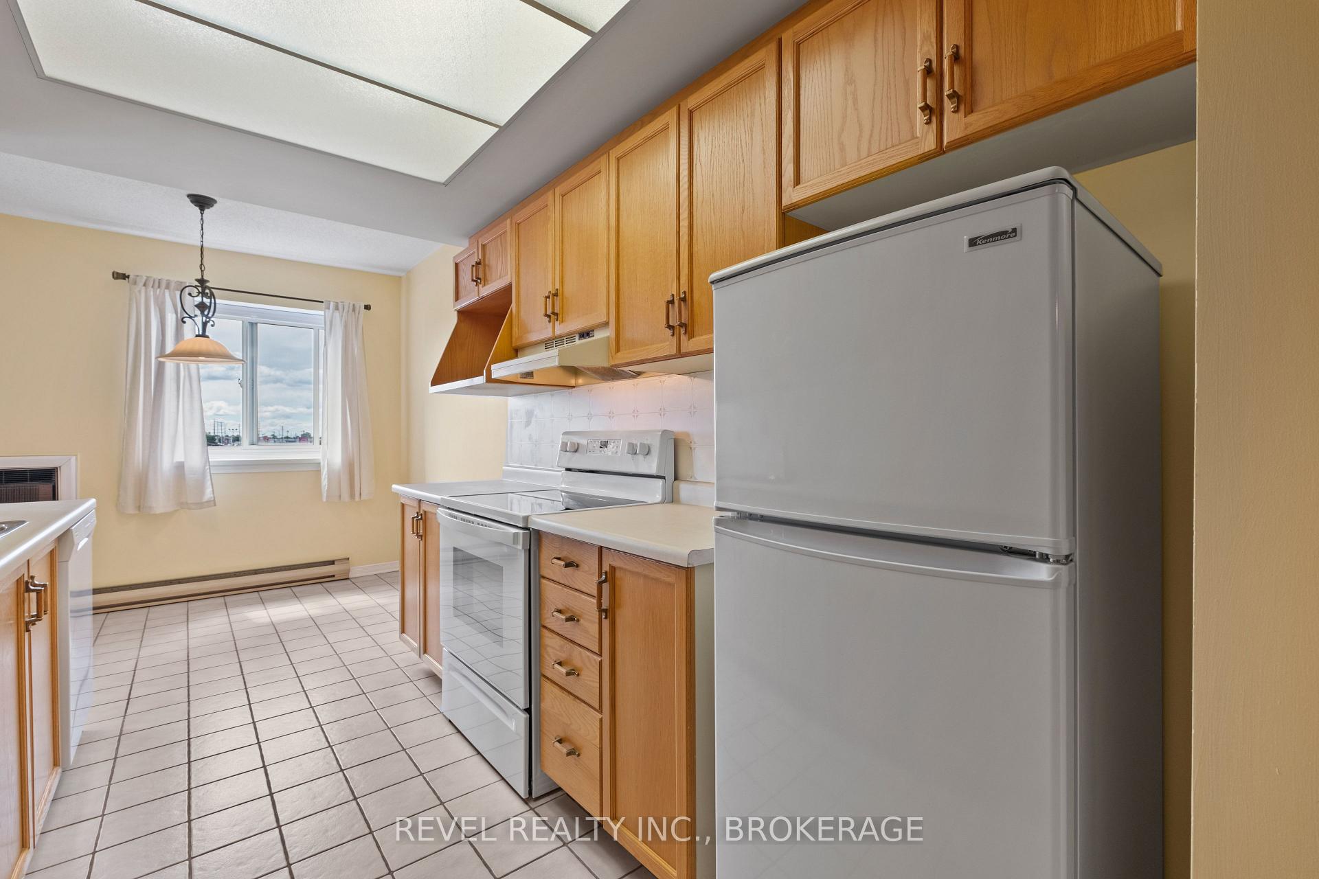 Photo 14 of Unit 402, 649 Davis Drive, Kingston, East Gardiners Rd — HOMEH